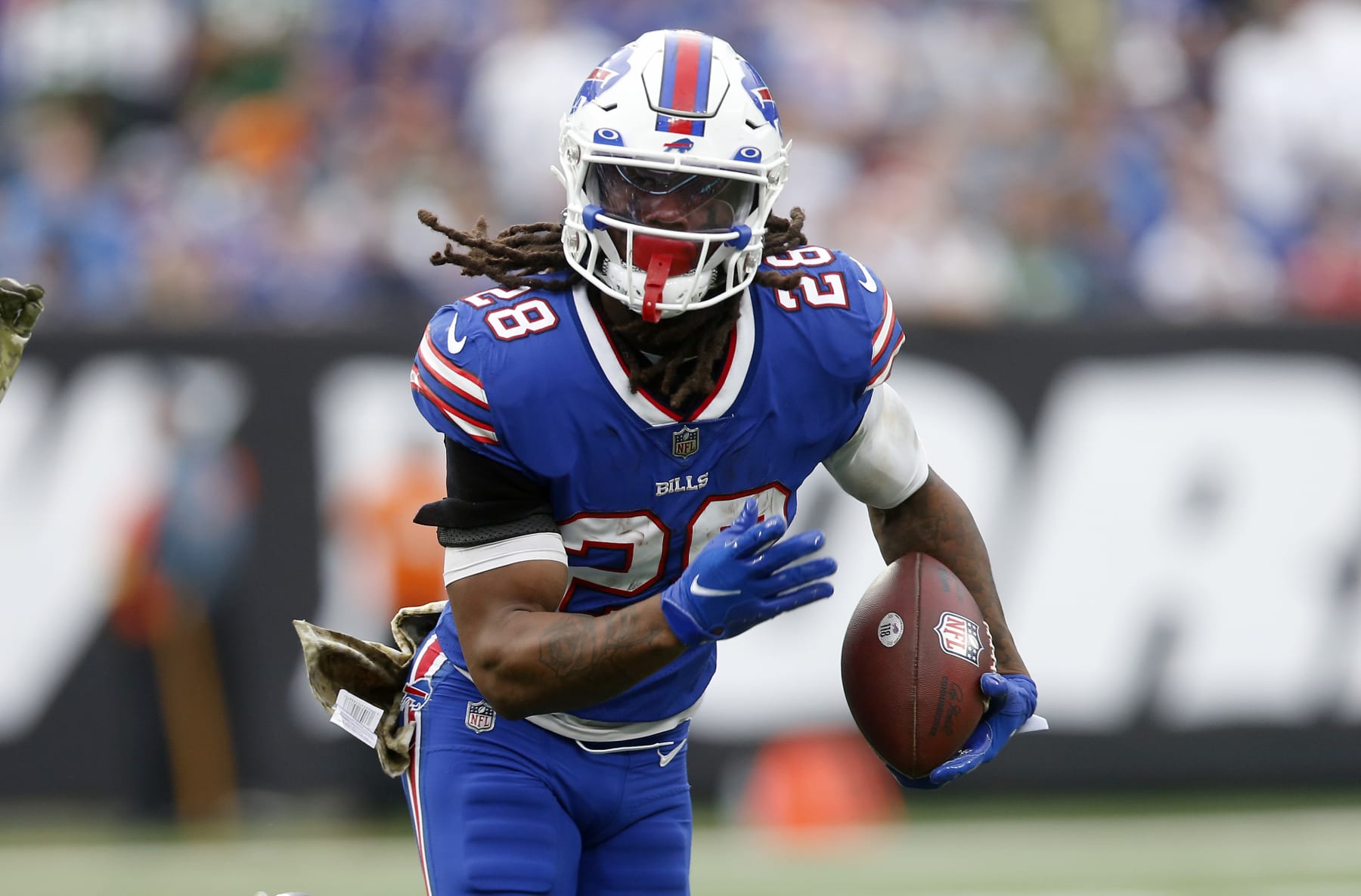EAST RUTHERFORD, NEW JERSEY - NOVEMBER 06: (NEW YORK DAILIES OUT)  James Cook #28 of the Buffalo Bills in action against the New York Jets at MetLife Stadium on November 06, 2022 in East Rutherford, New Jersey. The Jets defeated the Bills 20-17. (Photo by Jim McIsaac/Getty Images)