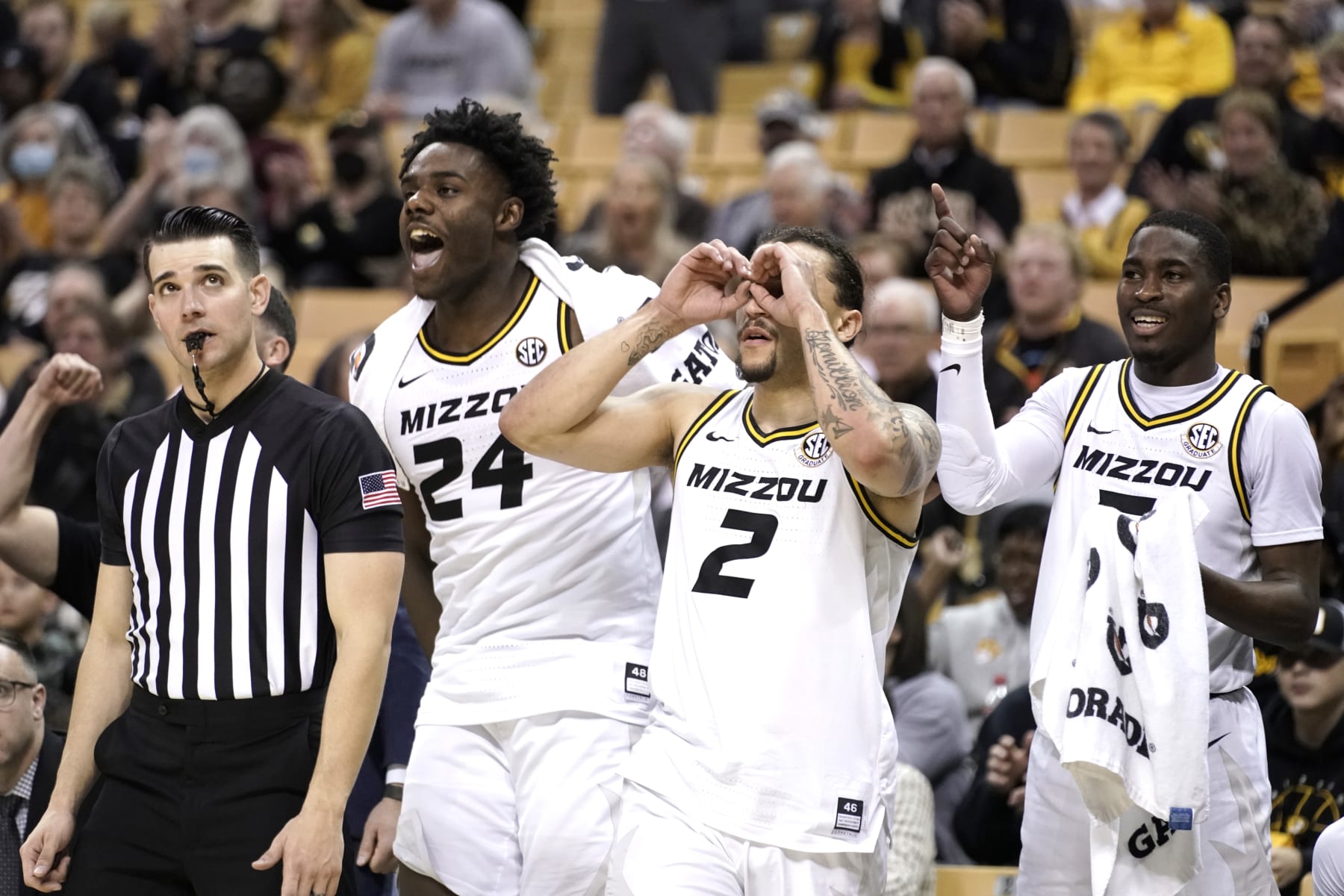Missouri's Kobe Brown (24), Tre Gomillion (2) and D'Moi Hodge (5)