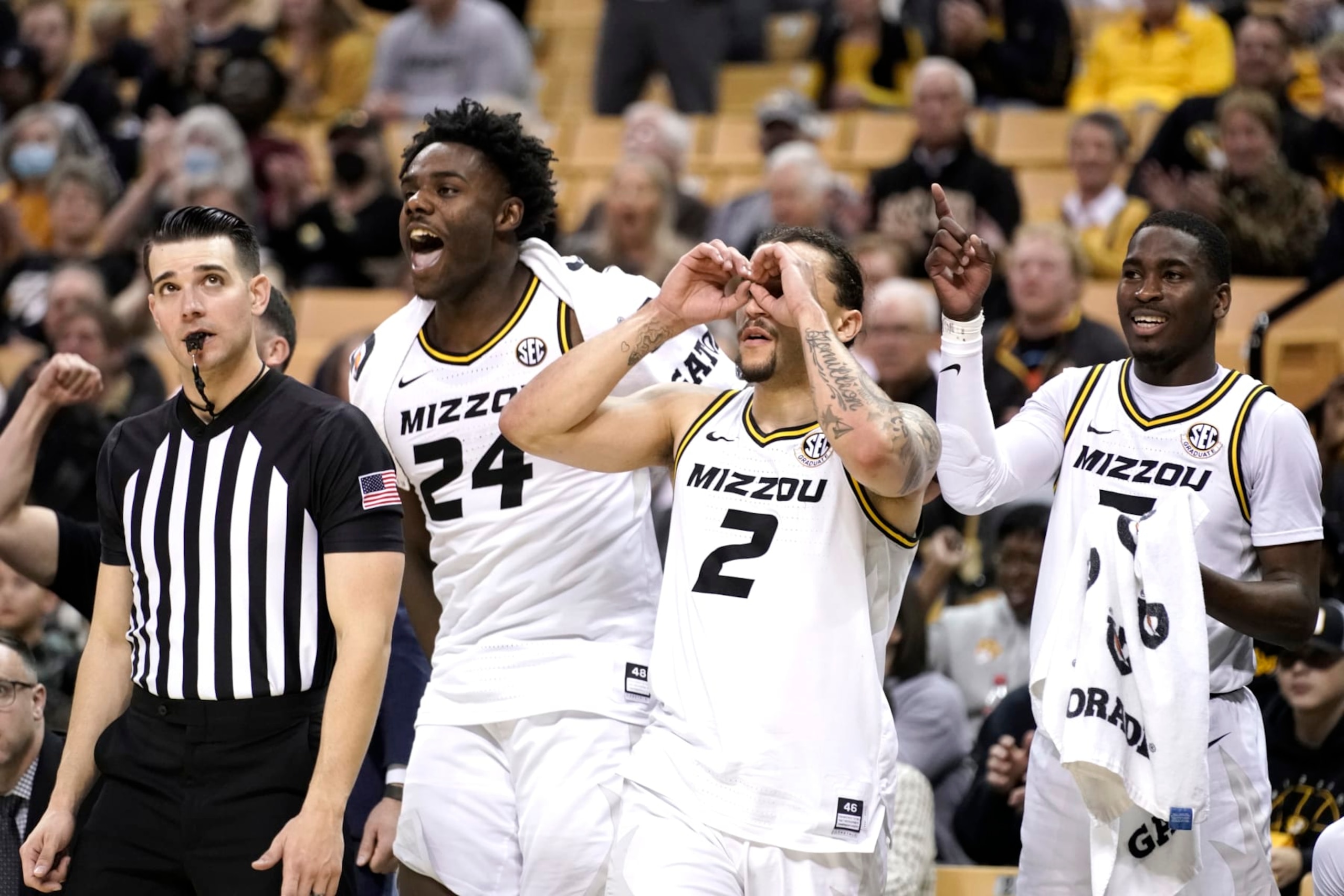 Missouri's Kobe Brown (24), Tre Gomillion (2) and D'Moi Hodge (5)