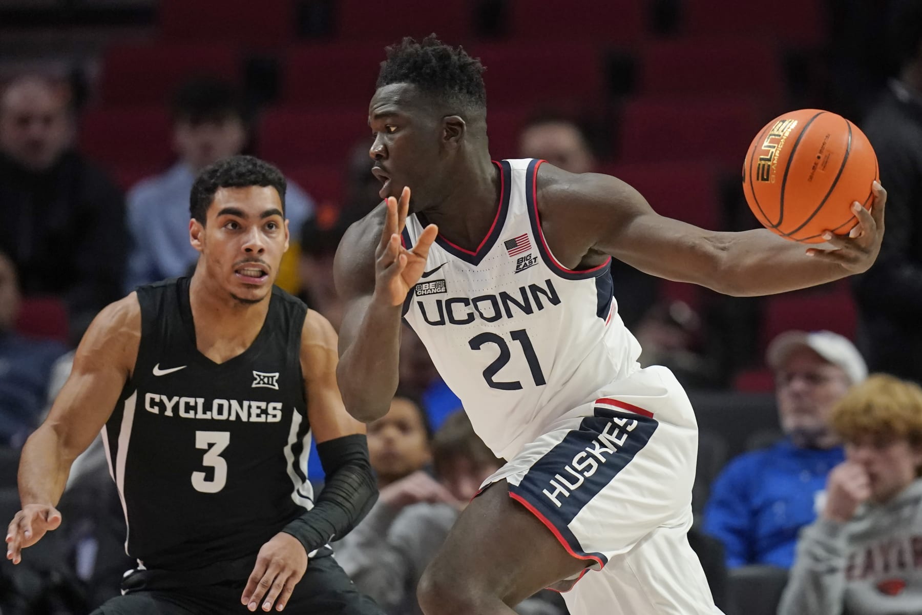 Connecticut's Adama Sanogo and Iowa State's Tamin Lipsey