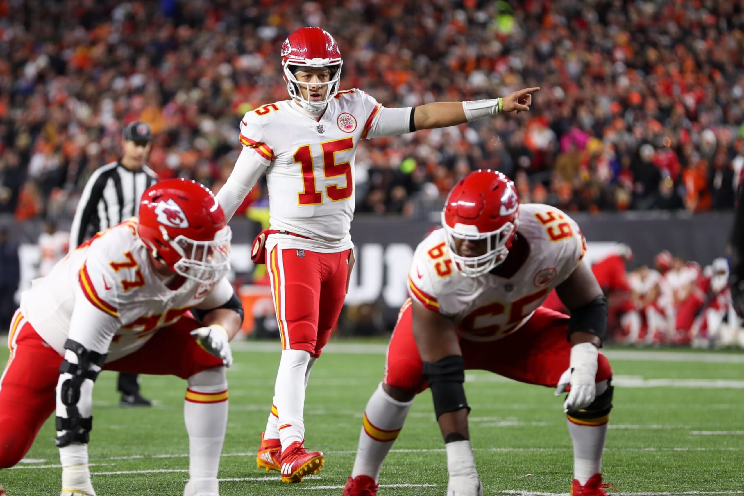 CINCINNATI, OH - DECEMBER 04: Kansas City Chiefs quarterback Patrick Mahomes (15) calls a play during the game against the Kansas City Chiefs and the Cincinnati Bengals on December 3, 2022, at the Paycor Stadium in Cincinnati, OH. (Photo by Ian Johnson/Icon Sportswire via Getty Images)