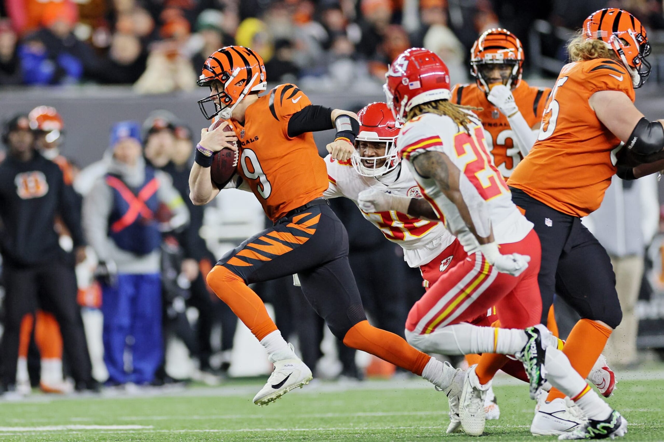 CINCINNATI, OHIO - DECEMBER 04: Joe Burrow #9 of the Cincinnati Bengals carries the ball against the Kansas City Chiefs during the second half at Paycor Stadium on December 04, 2022 in Cincinnati, Ohio. (Photo by Andy Lyons/Getty Images)