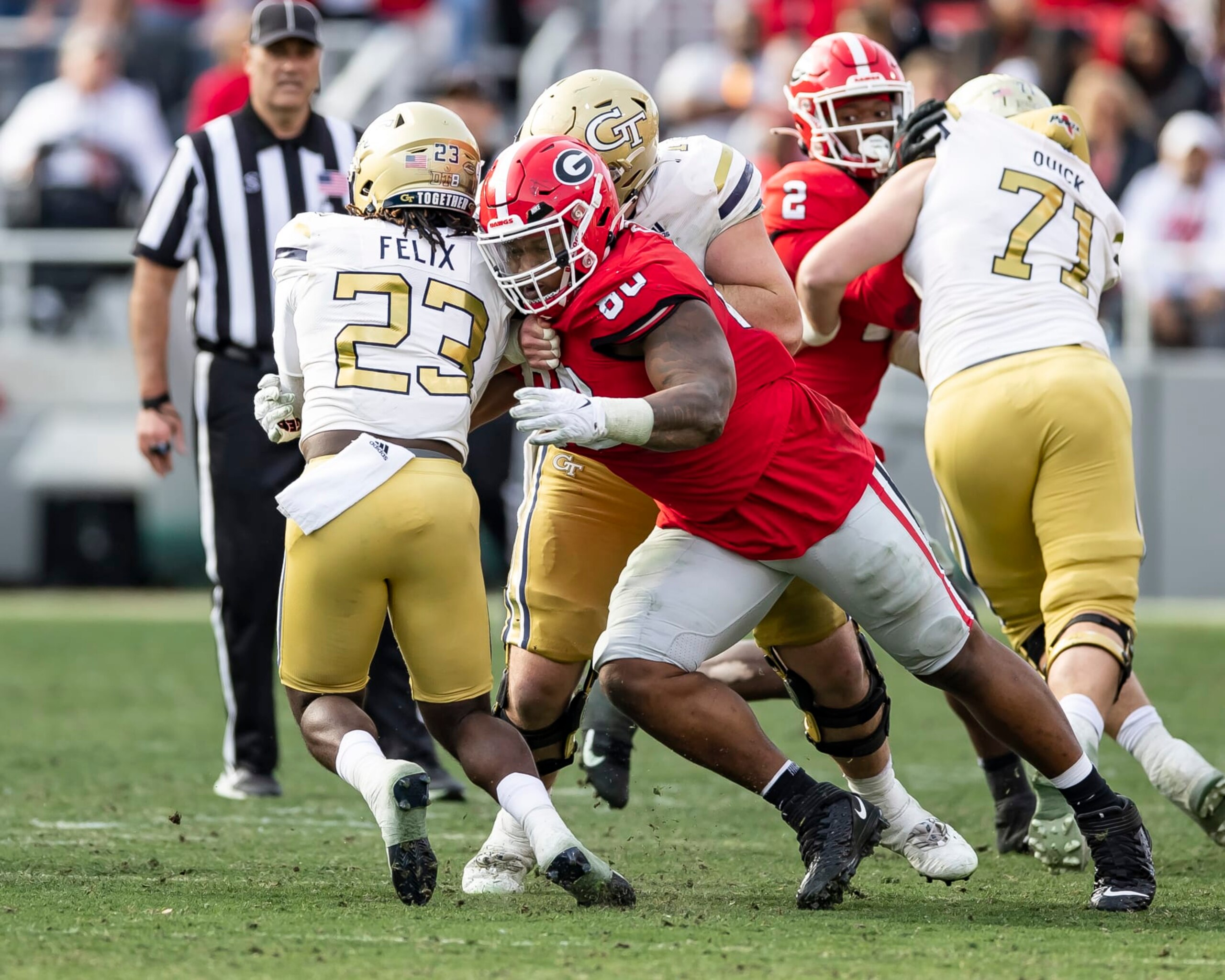 ATHENS, GA - NOVEMBER 26: Jalen Carter #88 of the Georgia Bulldogs closes in on Jamie Felix #23 of the Georgia Tech Yellow Jackets during a game between Georgia Tech Yellow Jackets and Georgia Bulldogs at Sanford Stadium on November 26, 2022 in Athens, Georgia. (Photo by Steve Limentani/ISI Photos/Getty Images)