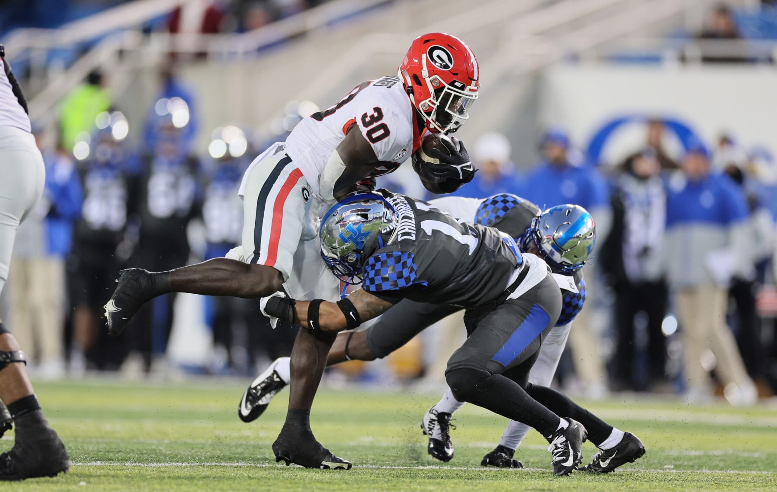 LEXINGTON, KENTUCKY - NOVEMBER 19: Daijun Edwards #30 of the Georgia Bulldogs runs with the ball against the Kentucky Wildcats at Kroger Field on November 19, 2022 in Lexington, Kentucky. (Photo by Andy Lyons/Getty Images)