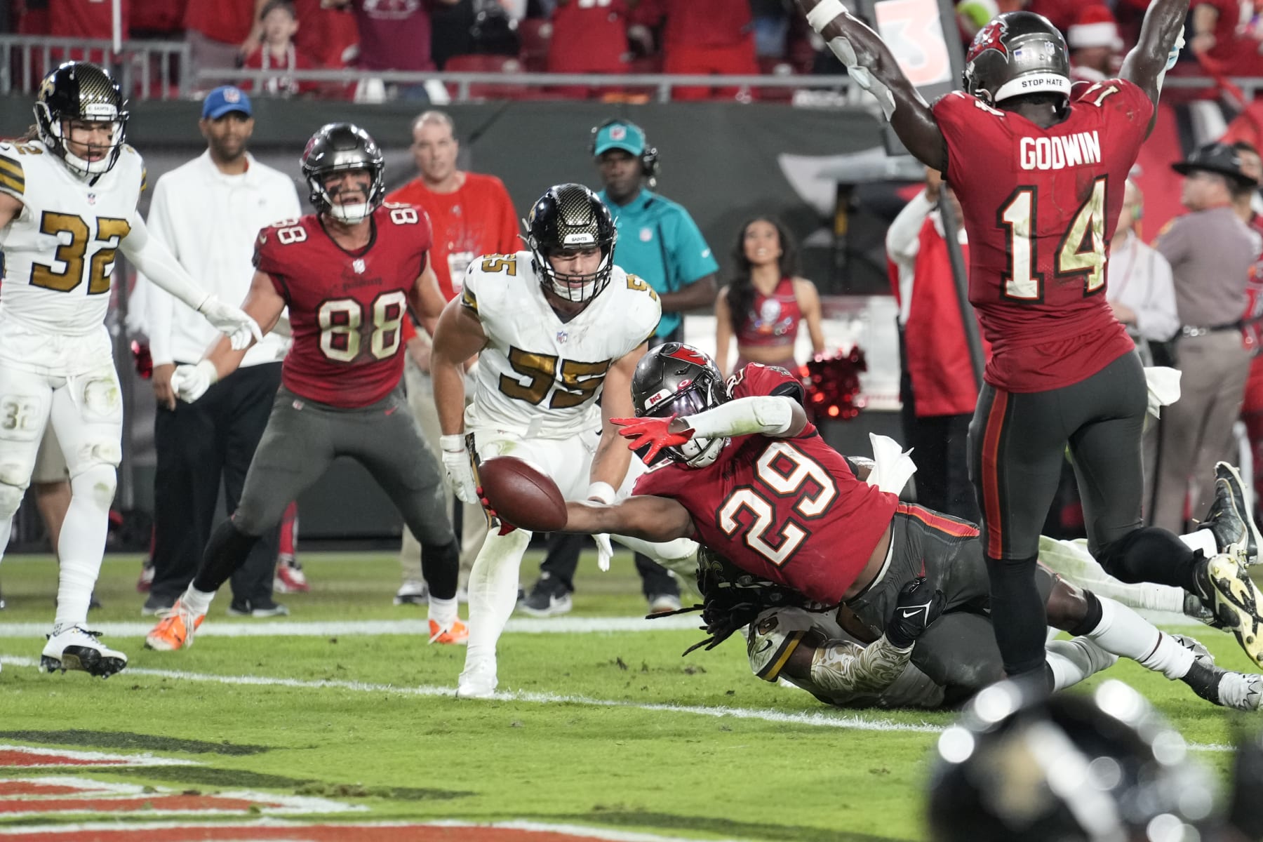 Rookie running back Rachaad White scores the winning touchdown. 