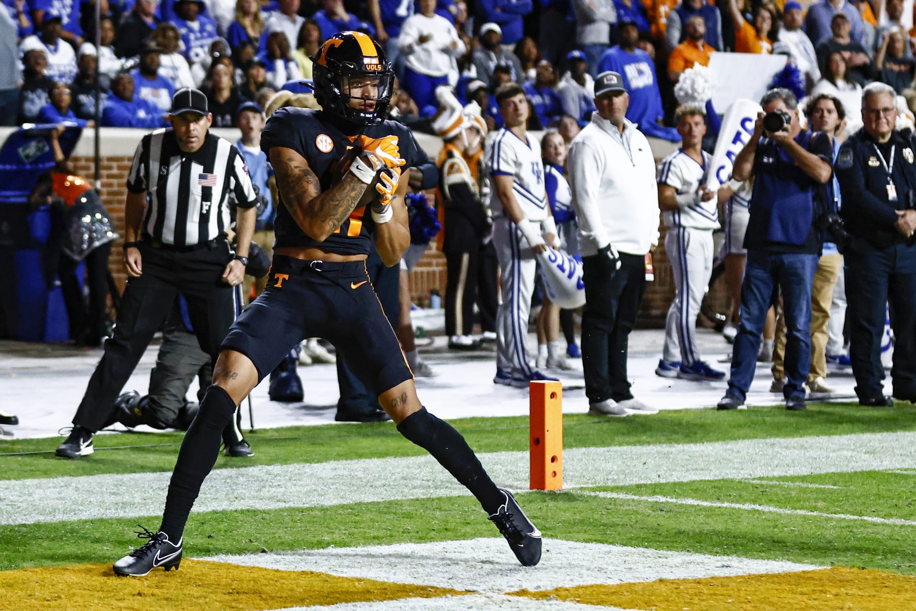 Tennessee wide receiver Jalin Hyatt (11) catchers a touchdown pass during the first half of an NCAA college football game against Kentucky Saturday, Oct. 29, 2022, in Knoxville, Tenn. (AP Photo/Wade Payne)