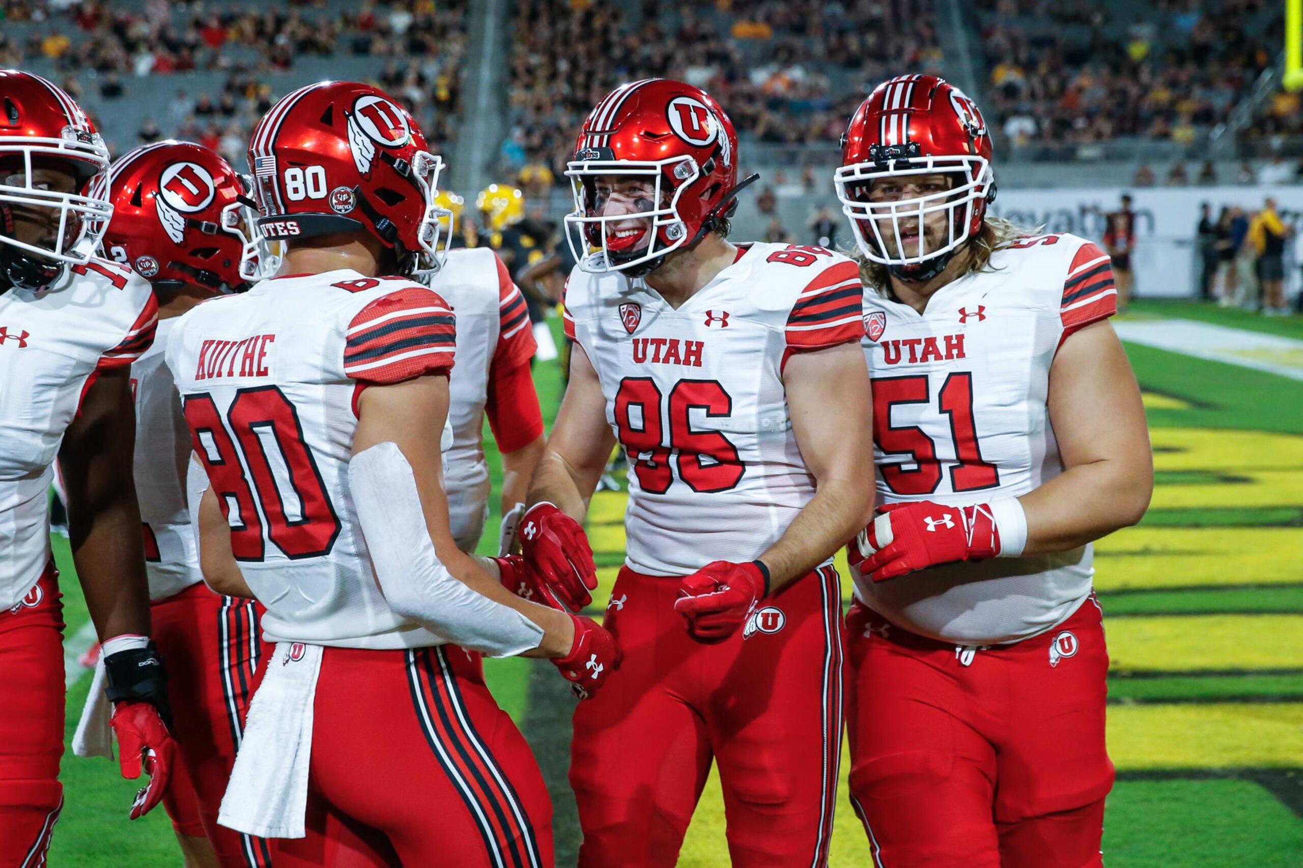 TEMPE, AZ - SEPTEMBER 24:  Utah Utes tight end Dalton Kincaid (86) celebrates with teammates after catching a touchdown pass during the college football game between the Utah Utes and the Arizona State Sun Devils on September 24, 2022 at Sun Devil Stadium in Tempe, Arizona. (Photo by Kevin Abele/Icon Sportswire via Getty Images)