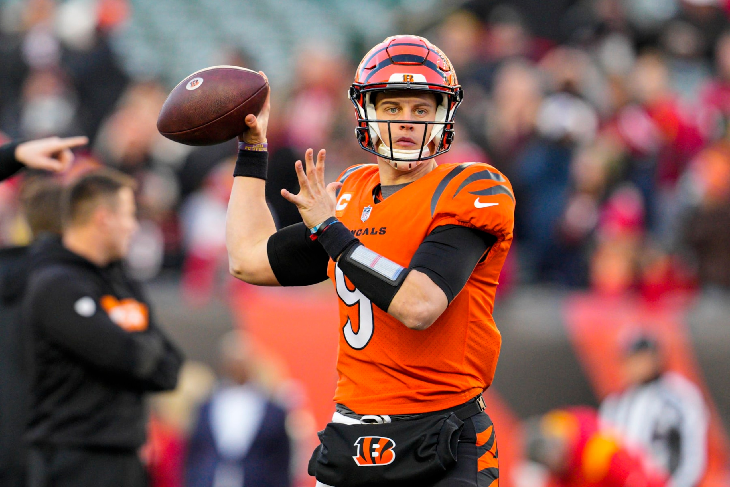 Cincinnati Bengals quarterback Joe Burrow (9) warms up before an NFL football game against the Kansas City Chiefs in Cincinnati, Sunday, Dec. 4, 2022. (AP Photo/Jeff Dean)