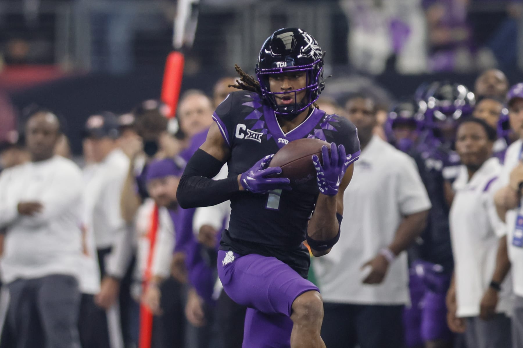 ARLINGTON, TX - DECEMBER 03: TCU Horned Frogs wide receiver Quentin Johnston (1) catches a pass for a first down during the game between the TCU Horned Frogs and the Kansas State Wildcats on December 3, 2022 at AT&T Stadium in Arlington, Texas. (Photo by Matthew Pearce/Icon Sportswire via Getty Images)