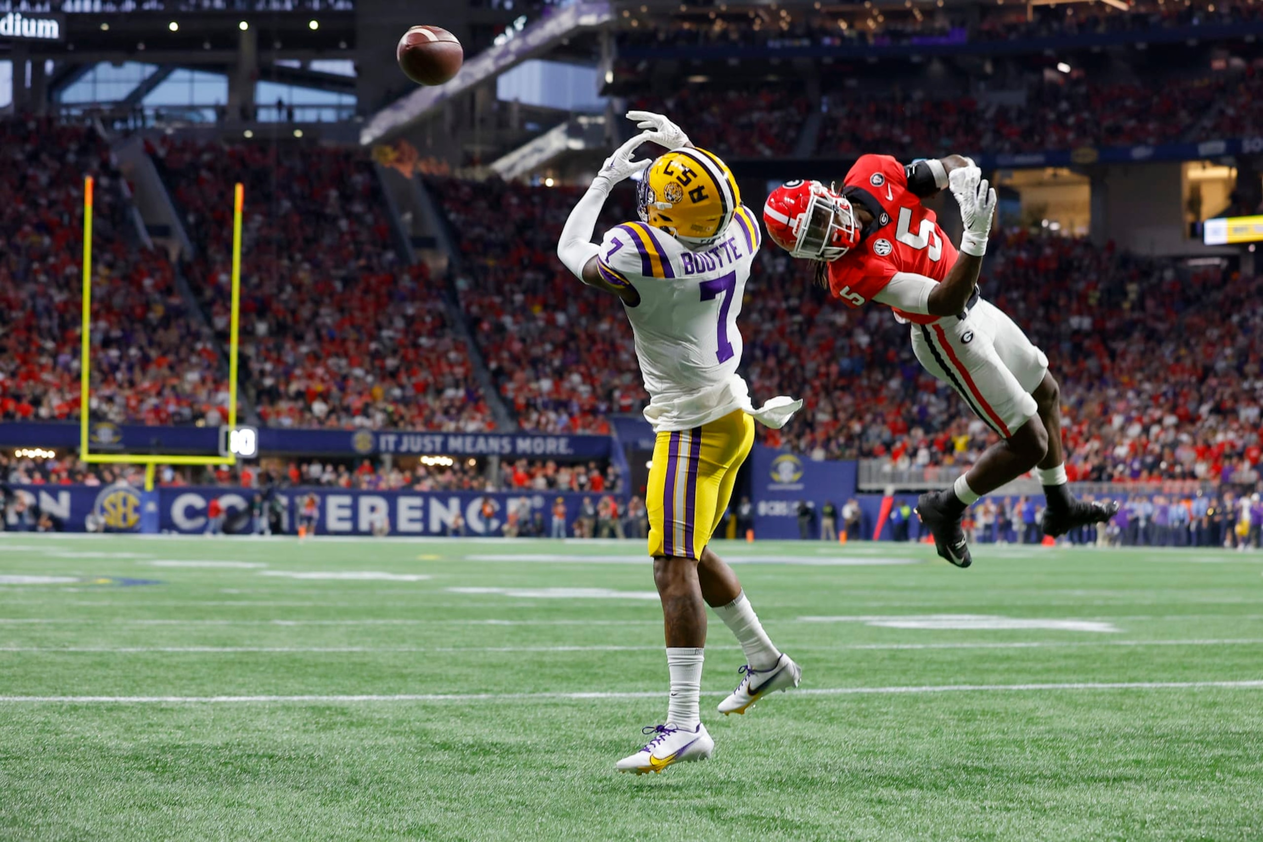 ATLANTA, GEORGIA - DECEMBER 03: Kayshon Boutte #7 of the LSU Tigers misses a reception against Kelee Ringo #5 of the Georgia Bulldogs during the first quarter in the SEC Championship game at Mercedes-Benz Stadium on December 03, 2022 in Atlanta, Georgia. (Photo by Todd Kirkland/Getty Images)