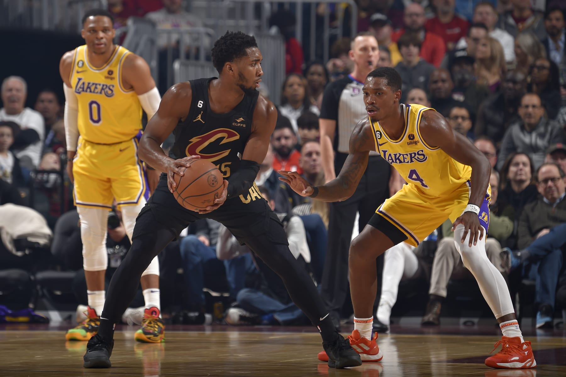 CLEVELAND, OH - DECEMBER 6: Donovan Mitchell #45 of the Cleveland Cavaliers dribbles the ball during the game against the Los Angeles Lakers on December 6, 2022 at Rocket Mortgage FieldHouse in Cleveland, Ohio. NOTE TO USER: User expressly acknowledges and agrees that, by downloading and/or using this Photograph, user is consenting to the terms and conditions of the Getty Images License Agreement. Mandatory Copyright Notice: Copyright 2022 NBAE (Photo by David Liam Kyle/NBAE via Getty Images)