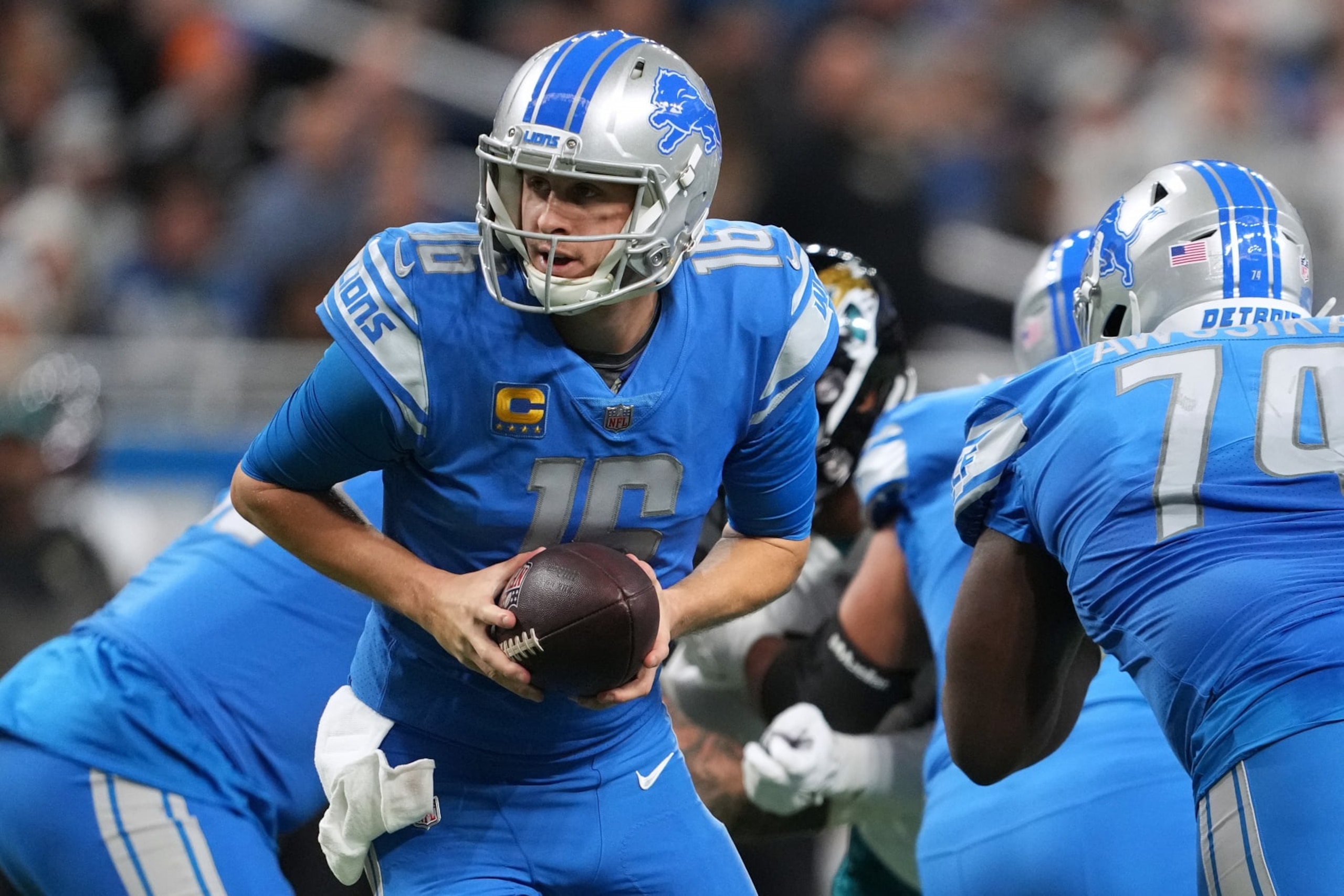 DETROIT, MICHIGAN - DECEMBER 04: Jared Goff #16 of the Detroit Lions looks to pass the ball during the first half of the game against the Jacksonville Jaguars at Ford Field on December 04, 2022 in Detroit, Michigan. (Photo by Nic Antaya/Getty Images)