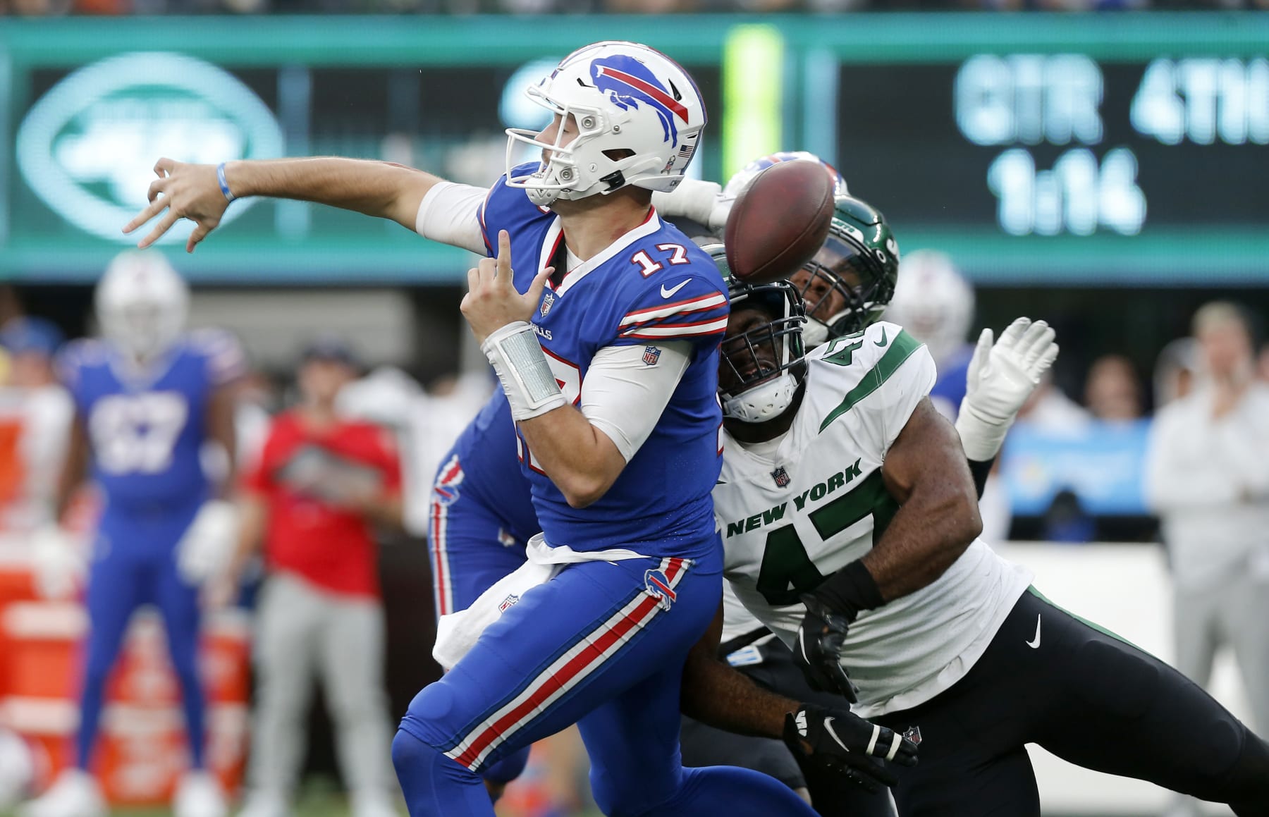 Bills QB Josh Allen and Jets DE Bryce Huff