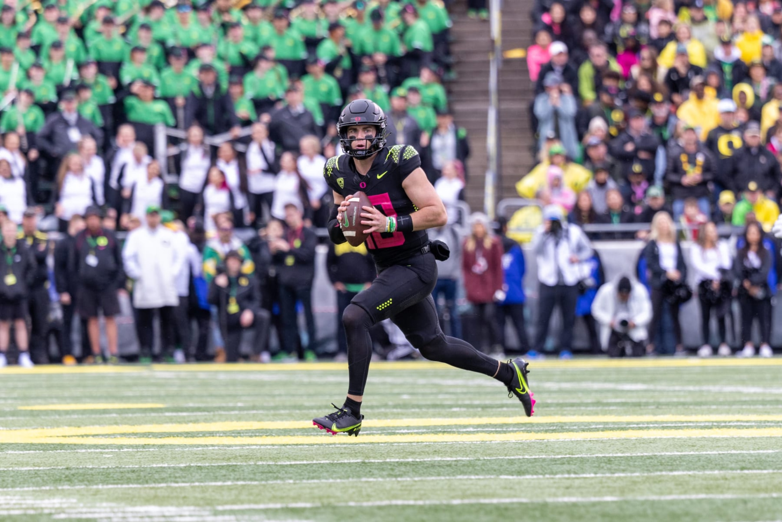 EUGENE, OR - OCTOBER 22: Quarterback Bo Nix #10 of the Oregon Ducks runs to pass the ball against the UCLA Bruins during the first half at Autzen Stadium on October 22, 2022 in Eugene, Oregon. (Photo by Tom Hauck/Getty Images) EUGENE, OR - OCTOBER 22: Quarterback Bo Nix #10 of the Oregon Ducks runs to pass the ball against the UCLA Bruins during the first half at Autzen Stadium on October 22, 2022 in Eugene, Oregon. (Photo by Tom Hauck/Getty Images)