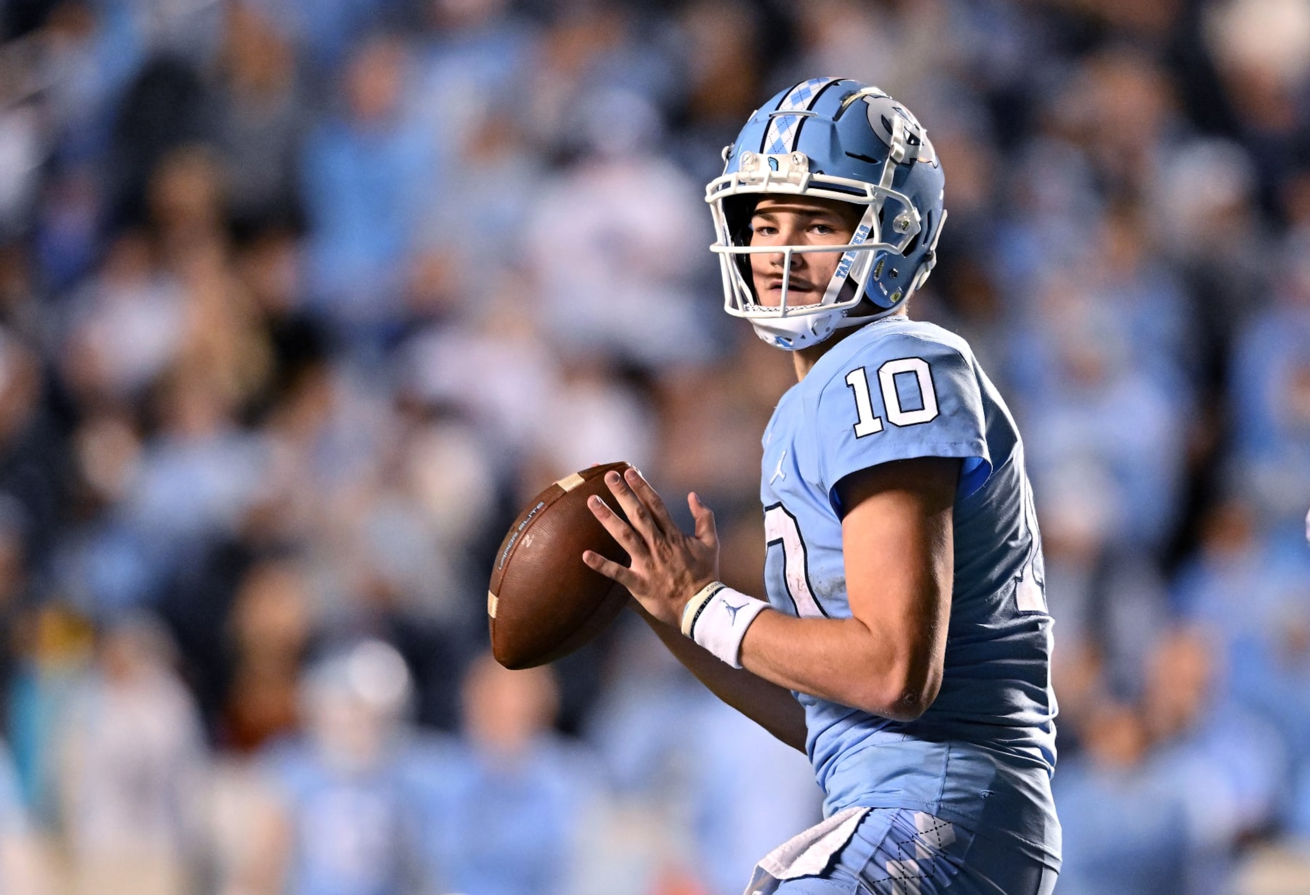CHAPEL HILL, NORTH CAROLINA - OCTOBER 29: Drake Maye #10 of the North Carolina Tar Heels drops back to pass against the Pittsburgh Panthers during the second half of their game at Kenan Memorial Stadium on October 29, 2022 in Chapel Hill, North Carolina. The Tar Heels won 42-24. (Photo by Grant Halverson/Getty Images) CHAPEL HILL, NORTH CAROLINA - OCTOBER 29: Drake Maye #10 of the North Carolina Tar Heels drops back to pass against the Pittsburgh Panthers during the second half of their game at Kenan Memorial Stadium on October 29, 2022 in Chapel Hill, North Carolina. The Tar Heels won 42-24. (Photo by Grant Halverson/Getty Images)