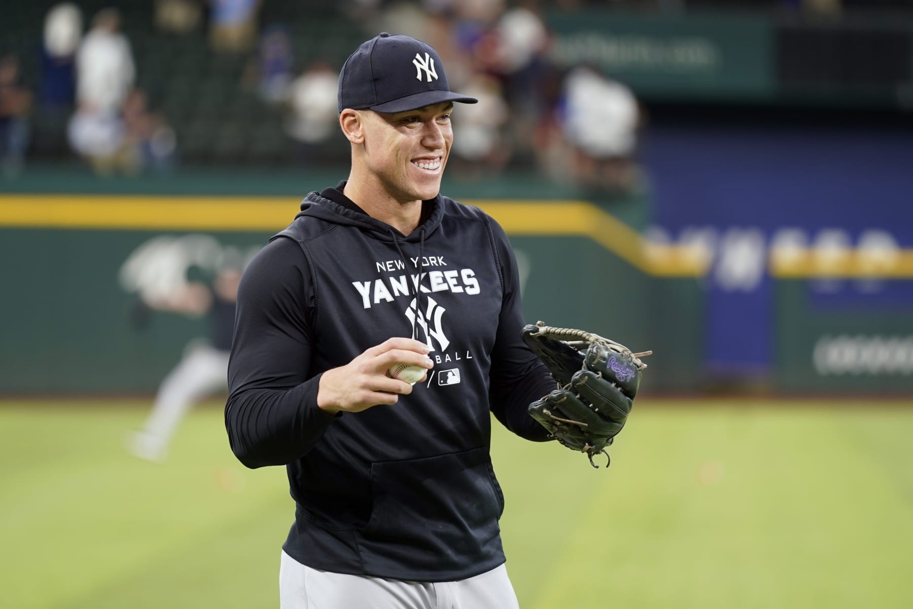 Aaron Judge is sticking with the Yankees