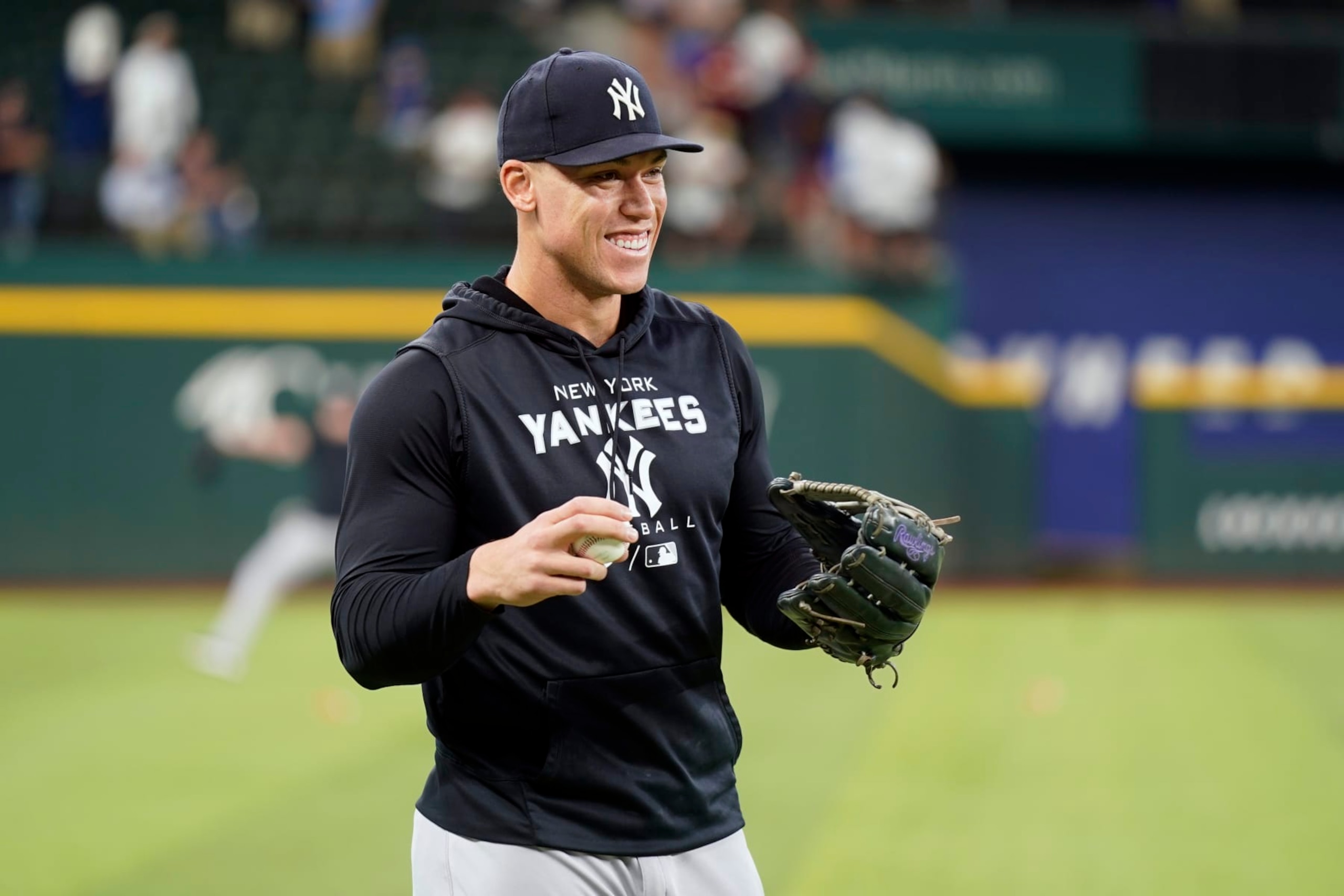 Aaron Judge is sticking with the Yankees Aaron Judge is sticking with the Yankees