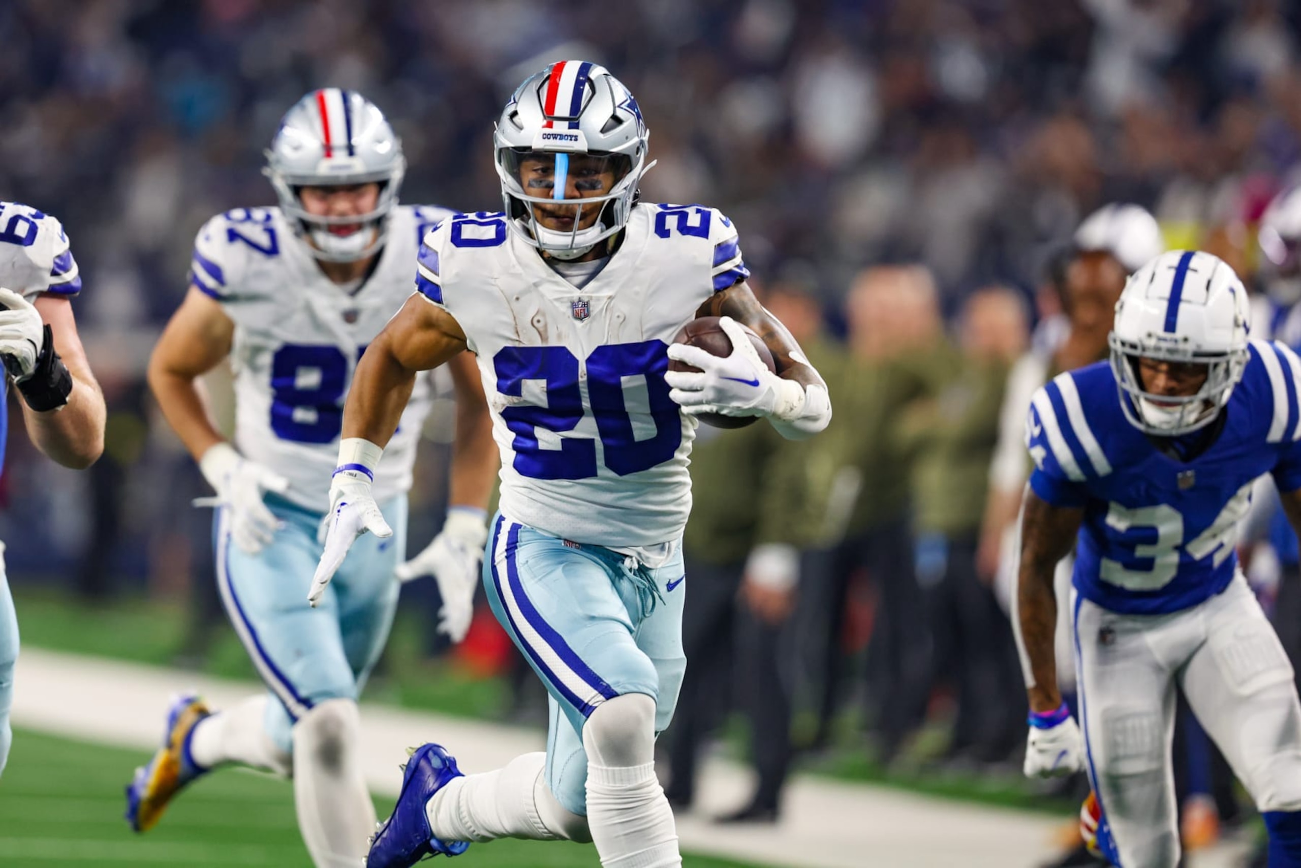 ARLINGTON, TX - DECEMBER 04: Dallas Cowboys running back Tony Pollard (20) carries the ball during the game between the Dallas Cowboys and the Indianapolis Colts on December 4, 2022 at AT&T Stadium in Dallas, TX. (Photo by George Walker/Icon Sportswire via Getty Images)