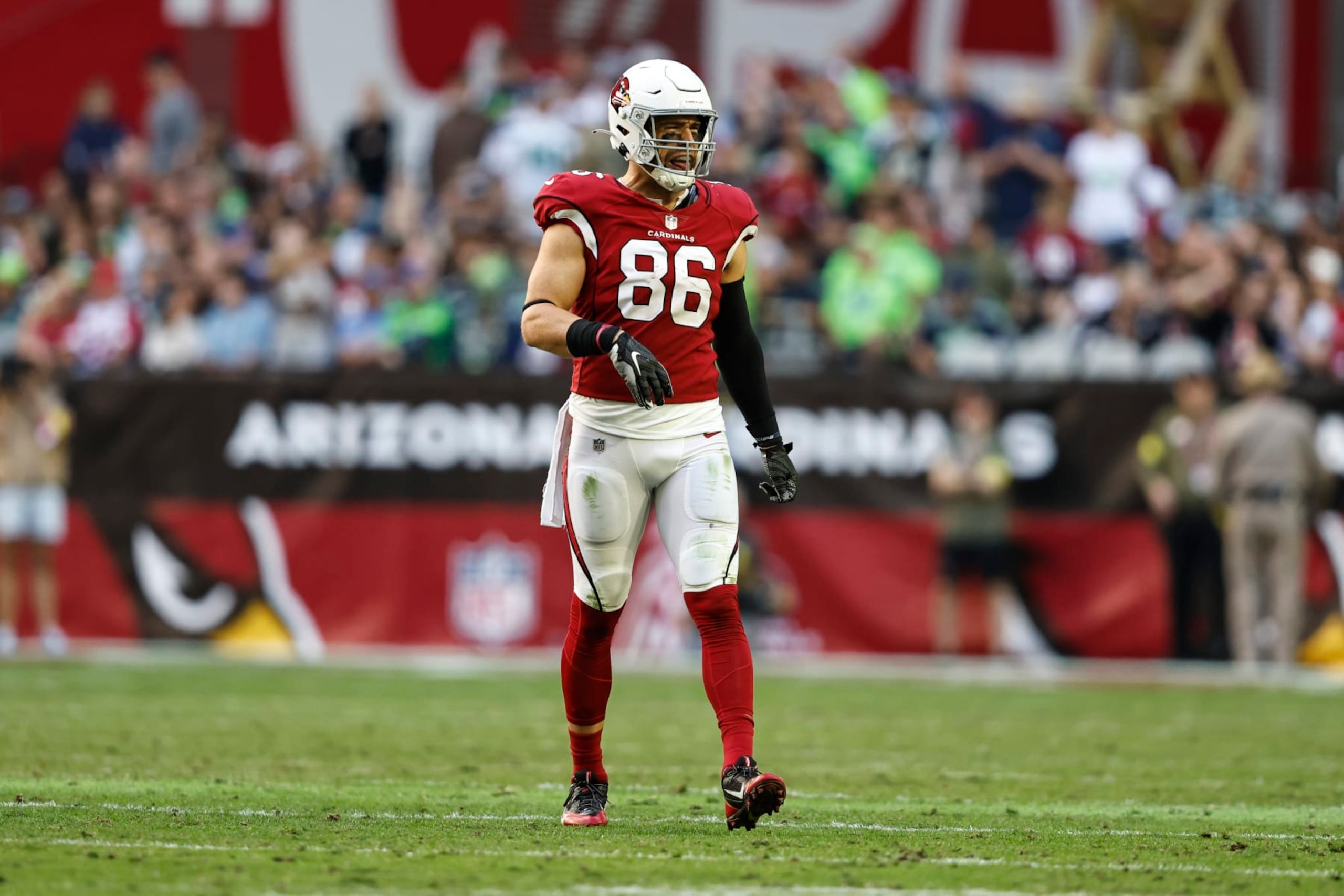 GLENDALE, ARIZONA - NOVEMBER 06: Zach Ertz #86 of the Arizona Cardinals lines up during an NFL Football game between the Arizona Cardinals and the Seattle Seahawks at State Farm Stadium on November 06, 2022 in Glendale, Arizona. (Photo by Michael Owens/Getty Images) GLENDALE, ARIZONA - NOVEMBER 06: Zach Ertz #86 of the Arizona Cardinals lines up during an NFL Football game between the Arizona Cardinals and the Seattle Seahawks at State Farm Stadium on November 06, 2022 in Glendale, Arizona. (Photo by Michael Owens/Getty Images)