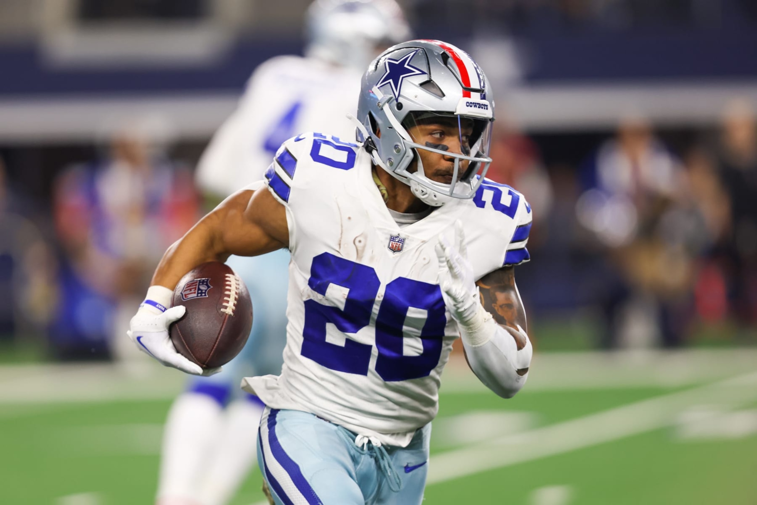 ARLINGTON, TX - DECEMBER 04: Dallas Cowboys running back Tony Pollard (20) carries the ball during the game between the Dallas Cowboys and the Indianapolis Colts on December 4, 2022 at AT&T Stadium in Dallas, TX. (Photo by George Walker/Icon Sportswire via Getty Images)