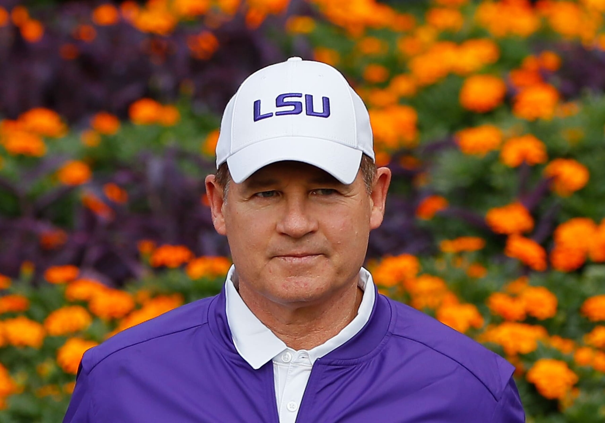 AUBURN, AL - SEPTEMBER 24:  Head coach Les Miles of the LSU Tigers leads his team onto the field to face the Auburn Tigers at Jordan-Hare Stadium on September 24, 2016 in Auburn, Alabama.  (Photo by Kevin C. Cox/Getty Images)