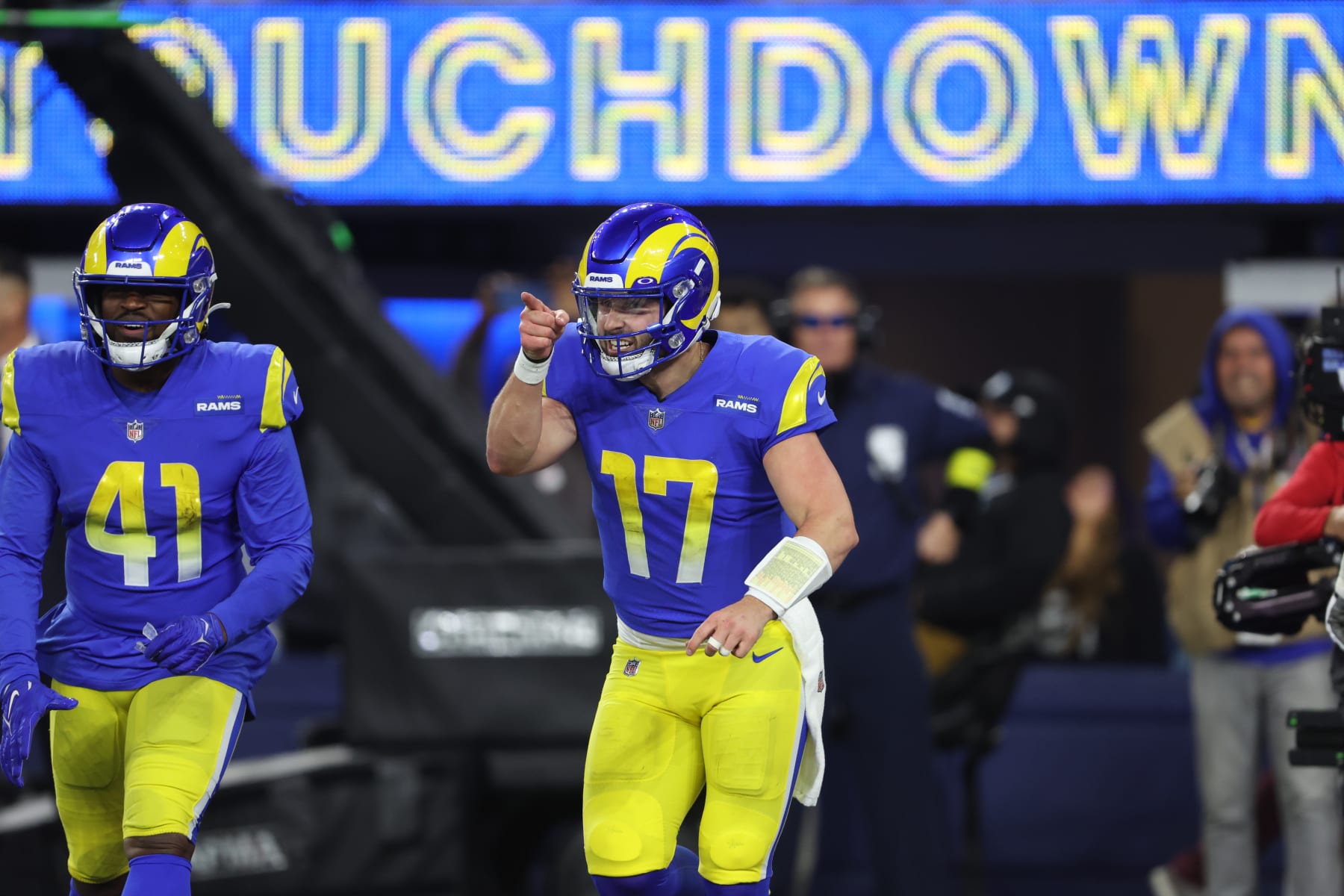 INGLEWOOD, CALIFORNIA - DECEMBER 08: Baker Mayfield #17 of the Los Angeles Rams celebrates after throwing the game winning touchdown against the Las Vegas Raiders during the fourth quarter at SoFi Stadium on December 08, 2022 in Inglewood, California. (Photo by Sean M. Haffey/Getty Images)