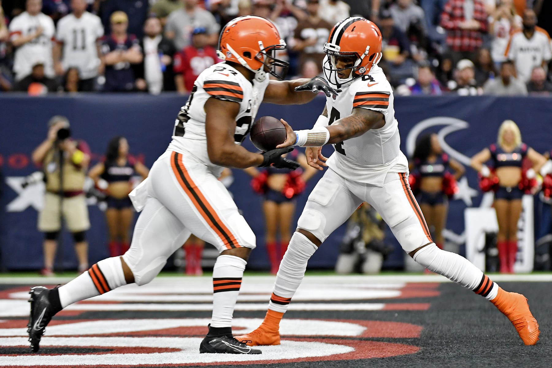 HOUSTON, TEXAS - DECEMBER 04: Deshaun Watson #4 of the Cleveland Browns hands the ball off to Nick Chubb #24 of the Cleveland Browns during the second quarter against the Houston Texans at NRG Stadium on December 04, 2022 in Houston, Texas. (Photo by Logan Riely/Getty Images)