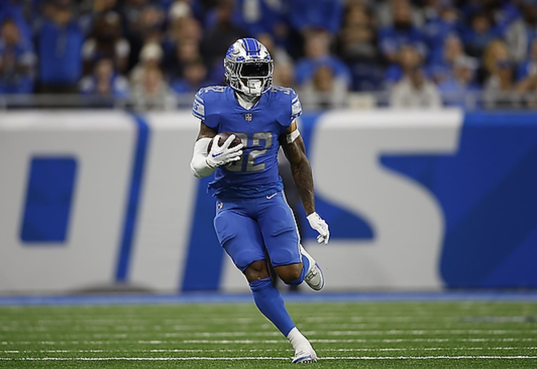 DETROIT, MI - DECEMBER 4: D'Andre Swift #32 of the Detroit Lions runs for a first down during the second quarter of the game against the Jacksonville Jaguars at Ford Field on December 4, 2022 in Detroit, Michigan. Detroit defeated Jacksonville 40-14. (Photo by Leon Halip/Getty Images)