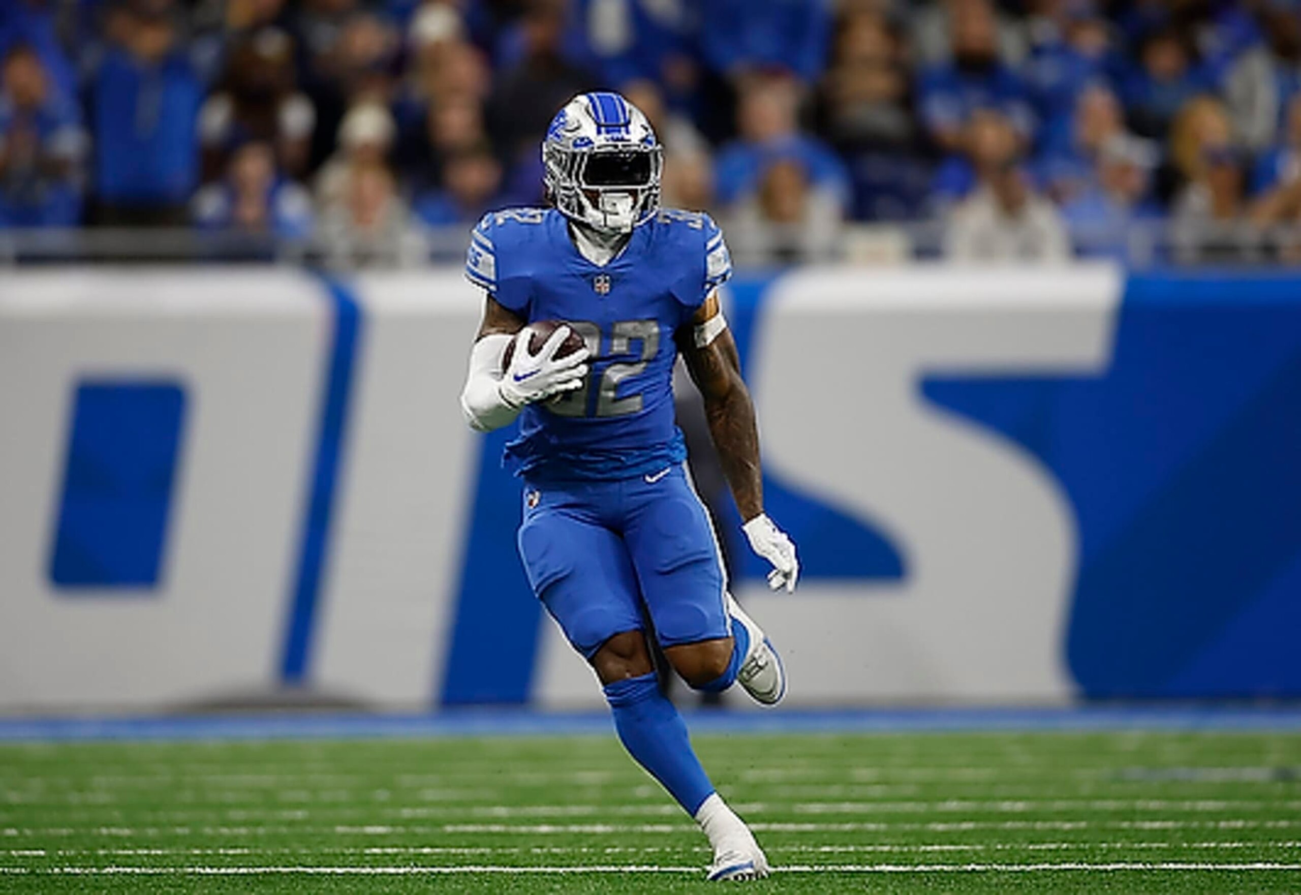 DETROIT, MI - DECEMBER 4: D'Andre Swift #32 of the Detroit Lions runs for a first down during the second quarter of the game against the Jacksonville Jaguars at Ford Field on December 4, 2022 in Detroit, Michigan. Detroit defeated Jacksonville 40-14. (Photo by Leon Halip/Getty Images)