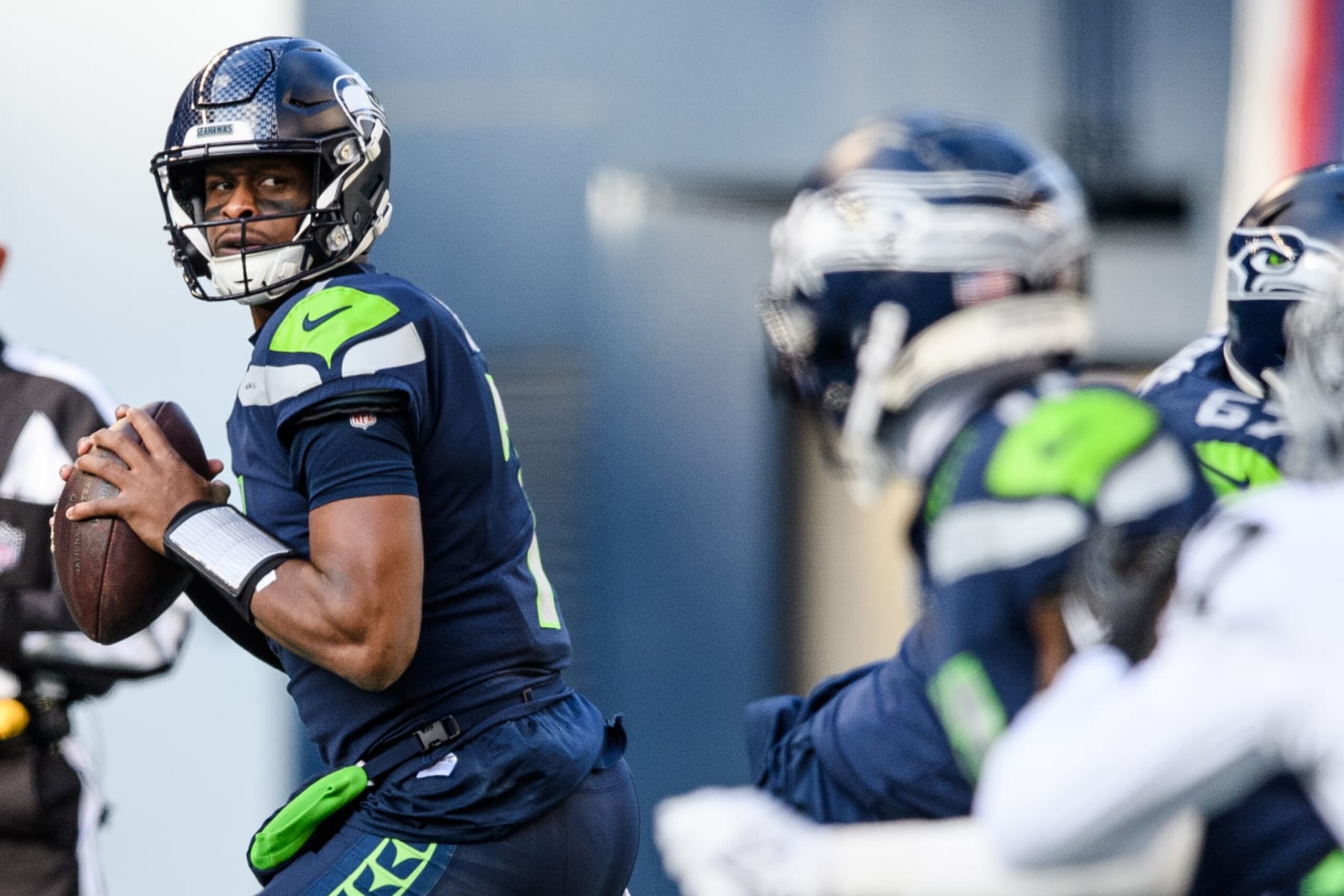 SEATTLE, WASHINGTON - NOVEMBER 27: Geno Smith #7 of the Seattle Seahawks looks for a pass during the second quarter against the Las Vegas Raiders at Lumen Field on November 27, 2022 in Seattle, Washington. (Photo by Jane Gershovich/Getty Images) SEATTLE, WASHINGTON - NOVEMBER 27: Geno Smith #7 of the Seattle Seahawks looks for a pass during the second quarter against the Las Vegas Raiders at Lumen Field on November 27, 2022 in Seattle, Washington. (Photo by Jane Gershovich/Getty Images)