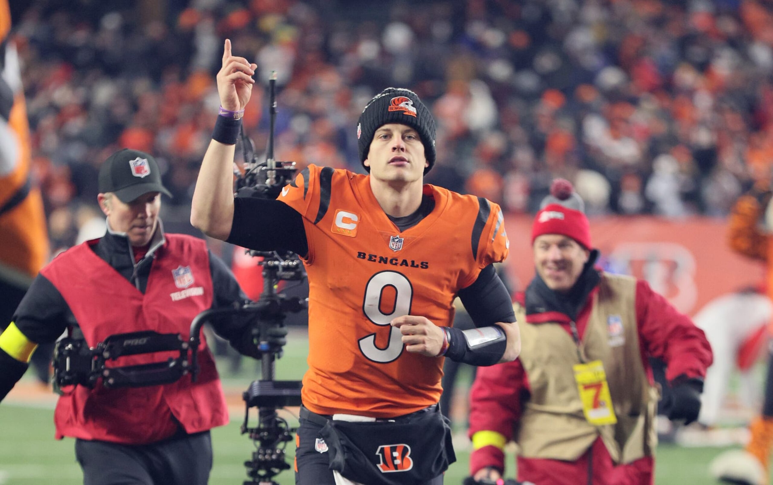 CINCINNATI, OHIO - DECEMBER 04: Joe Burrow #9 of the Cincinnati Bengals against the Kansas City Chiefs at Paycor Stadium on December 04, 2022 in Cincinnati, Ohio. (Photo by Andy Lyons/Getty Images) CINCINNATI, OHIO - DECEMBER 04: Joe Burrow #9 of the Cincinnati Bengals against the Kansas City Chiefs at Paycor Stadium on December 04, 2022 in Cincinnati, Ohio. (Photo by Andy Lyons/Getty Images)