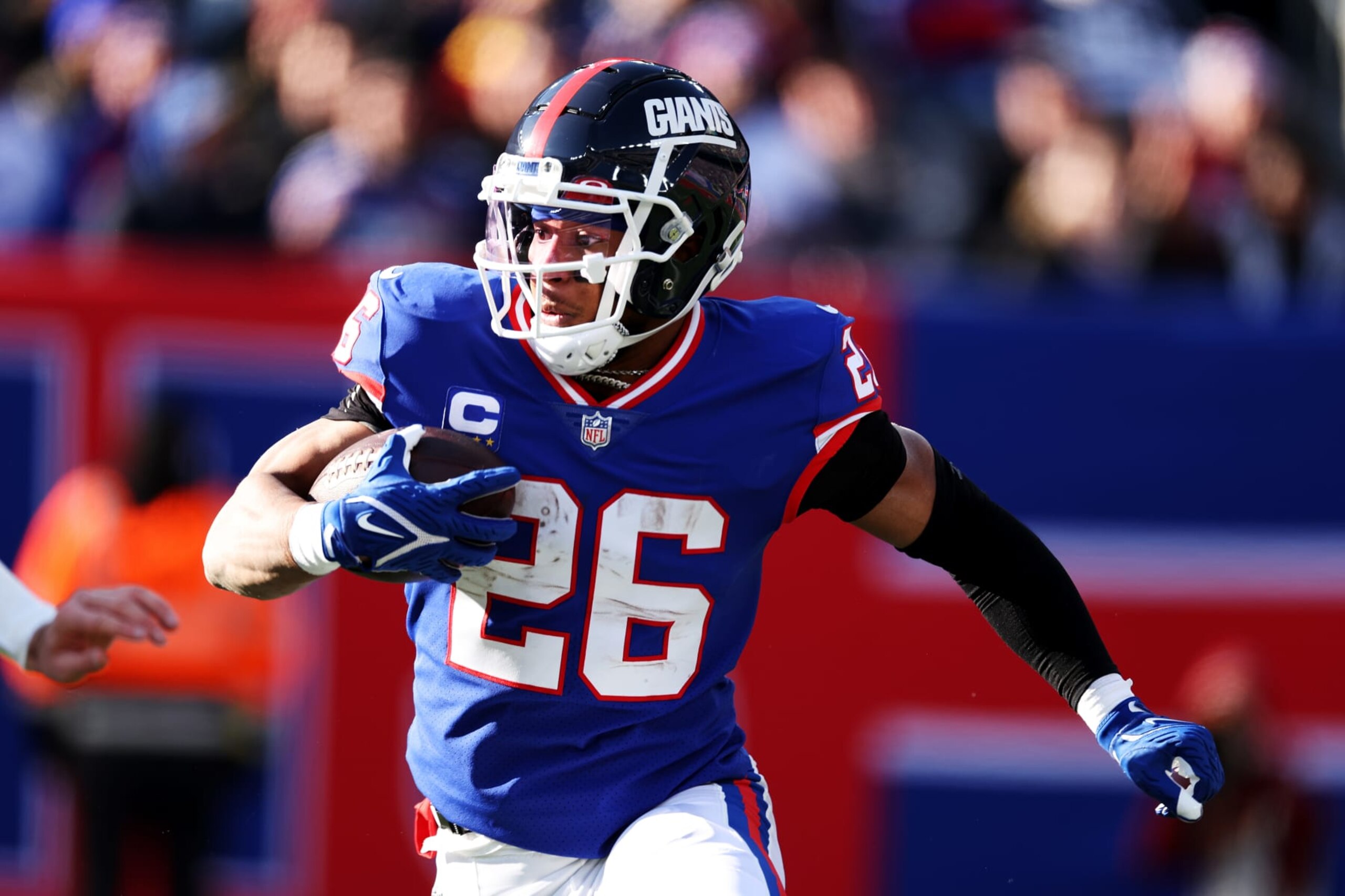EAST RUTHERFORD, NEW JERSEY - DECEMBER 04:  Saquon Barkley #26 of the New York Giants in action against the Washington Commanders during their game at MetLife Stadium on December 04, 2022 in East Rutherford, New Jersey. (Photo by Al Bello/Getty Images)