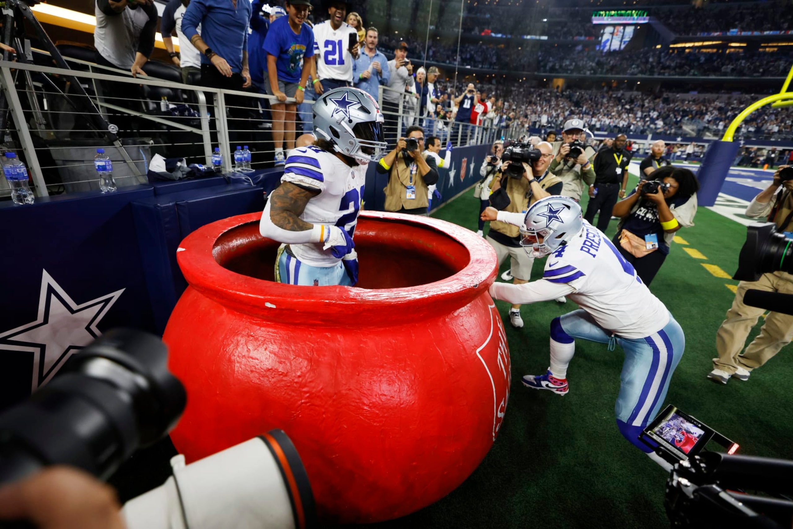 ARLINGTON, TEXAS - DECEMBER 04: Ezekiel Elliott #21 celebrates a touchdown with Dak Prescott #4 of the Dallas Cowboys in the fourth quarter of a game against the Indianapolis Colts at AT&T Stadium on December 04, 2022 in Arlington, Texas. (Photo by Wesley Hitt/Getty Images) ARLINGTON, TEXAS - DECEMBER 04: Ezekiel Elliott #21 celebrates a touchdown with Dak Prescott #4 of the Dallas Cowboys in the fourth quarter of a game against the Indianapolis Colts at AT&T Stadium on December 04, 2022 in Arlington, Texas. (Photo by Wesley Hitt/Getty Images)