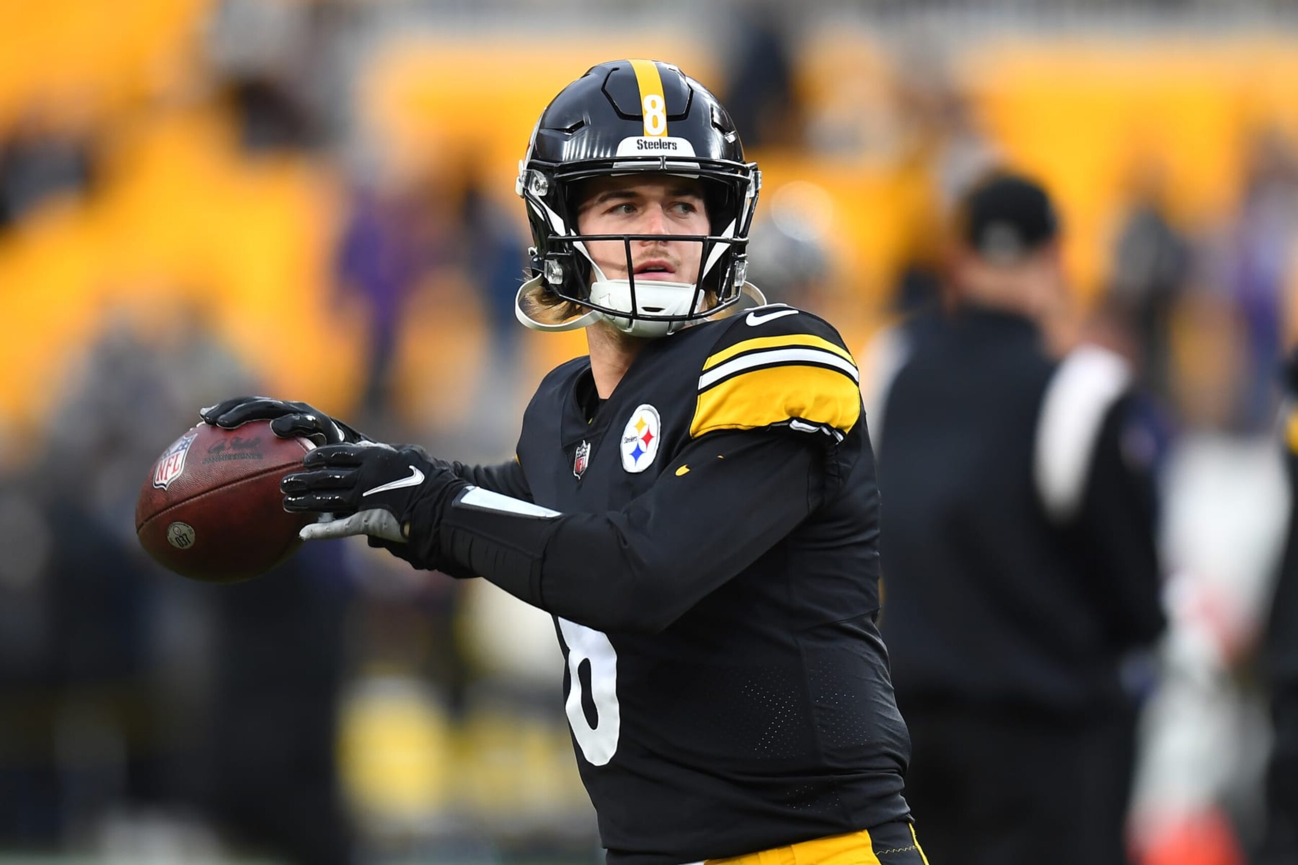 PITTSBURGH, PENNSYLVANIA - DECEMBER 11: Kenny Pickett #8 of the Pittsburgh Steelers warms up prior to the game against the Baltimore Ravens at Acrisure Stadium on December 11, 2022 in Pittsburgh, Pennsylvania. (Photo by Joe Sargent/Getty Images)