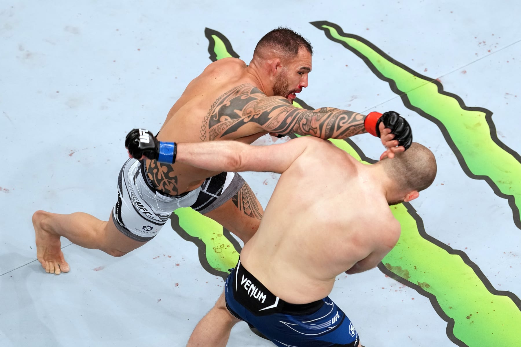 LAS VEGAS, NEVADA - DECEMBER 10: (L-R) Santiago Ponzinibbio of Argentina punches Alex Morono in a 180-pound catchweight fight during the UFC 282 event at T-Mobile Arena on December 10, 2022 in Las Vegas, Nevada. (Photo by Josh Hedges/Zuffa LLC)
