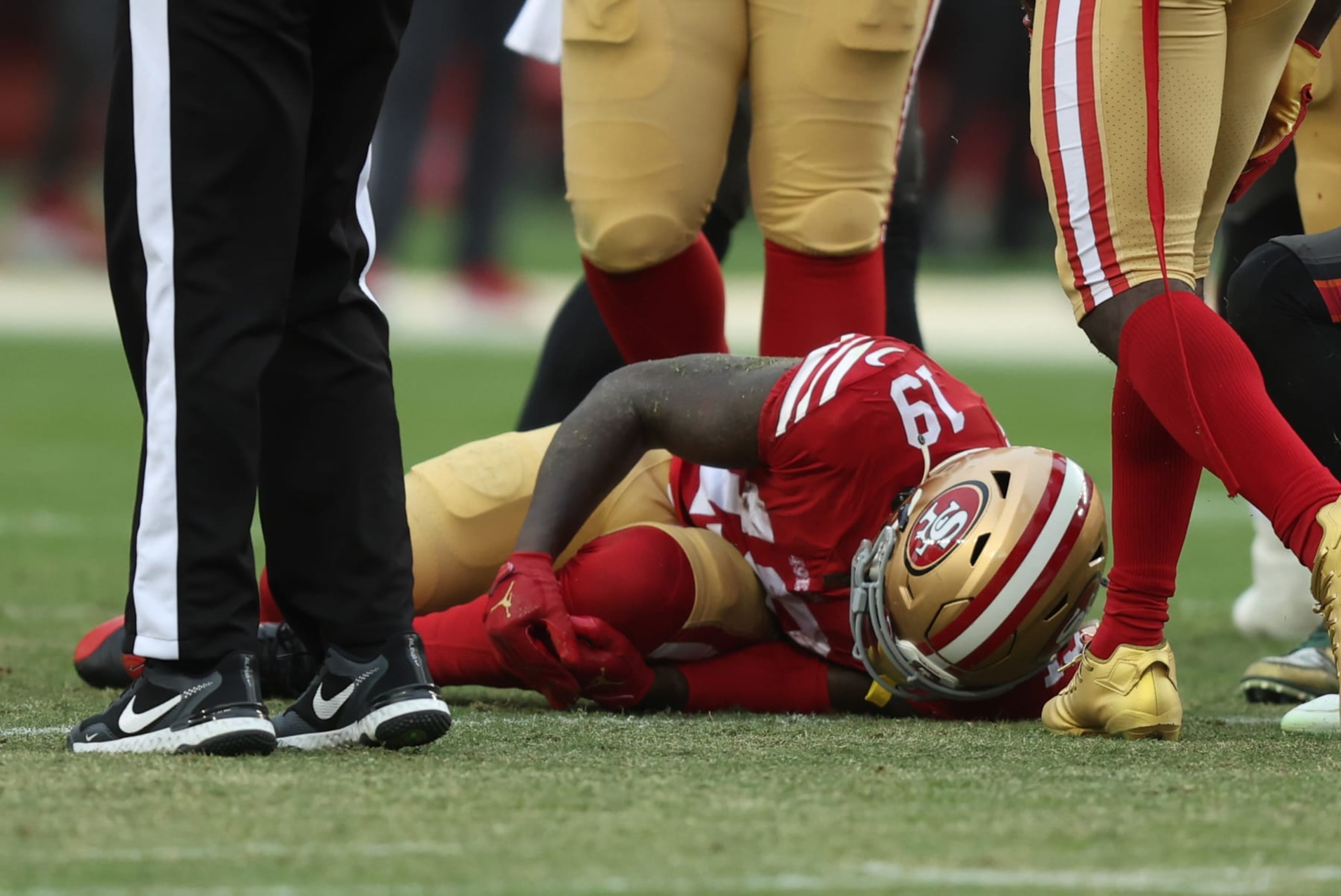 SANTA CLARA, CALIFORNIA - DECEMBER 11: Deebo Samuel #19 of the San Francisco 49ers is injured during the second quarter against the Tampa Bay Buccaneers at Levi's Stadium on December 11, 2022 in Santa Clara, California. (Photo by Lachlan Cunningham/Getty Images)