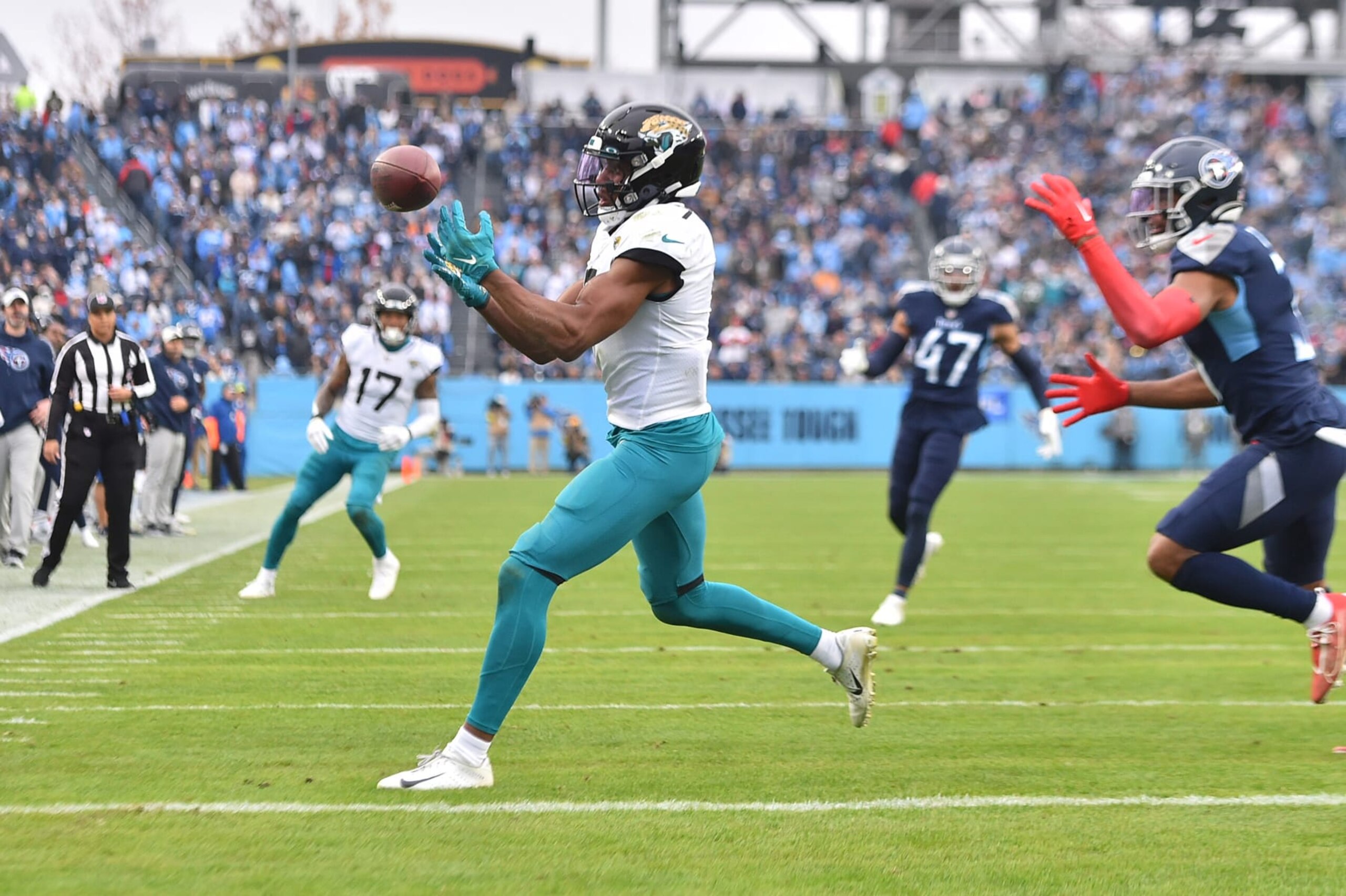 NASHVILLE, TENNESSEE - DECEMBER 11: Zay Jones #7 of the Jacksonville Jaguars catches a pass before running in for a touchdown in the second quarter of the game against the Tennessee Titans at Nissan Stadium on December 11, 2022 in Nashville, Tennessee. (Photo by Justin Ford/Getty Images)