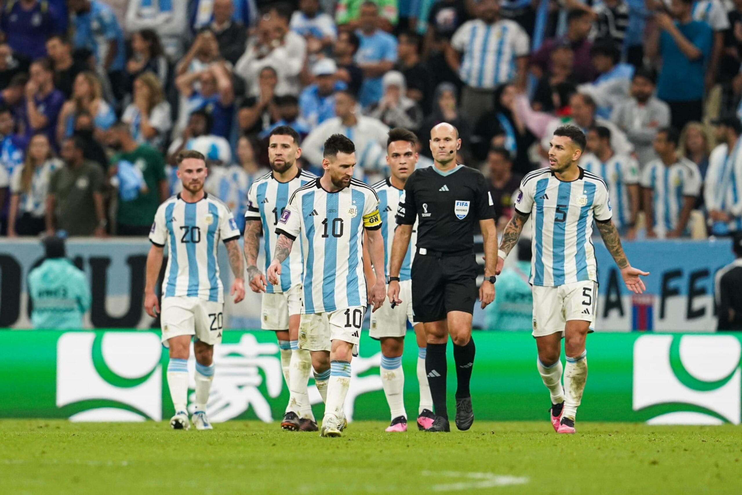 LUSAIL, QATAR - DECEMBER 9: Players of Argentina react sadness during the FIFA World Cup Qatar 2022 quarter final match between Netherlands and Argentina on December 09, 2022, at Lusail Stadium in Lusail, Qatar. (Photo by Florencia Tan Jun/Pximages/Icon Sportswire via Getty Images)