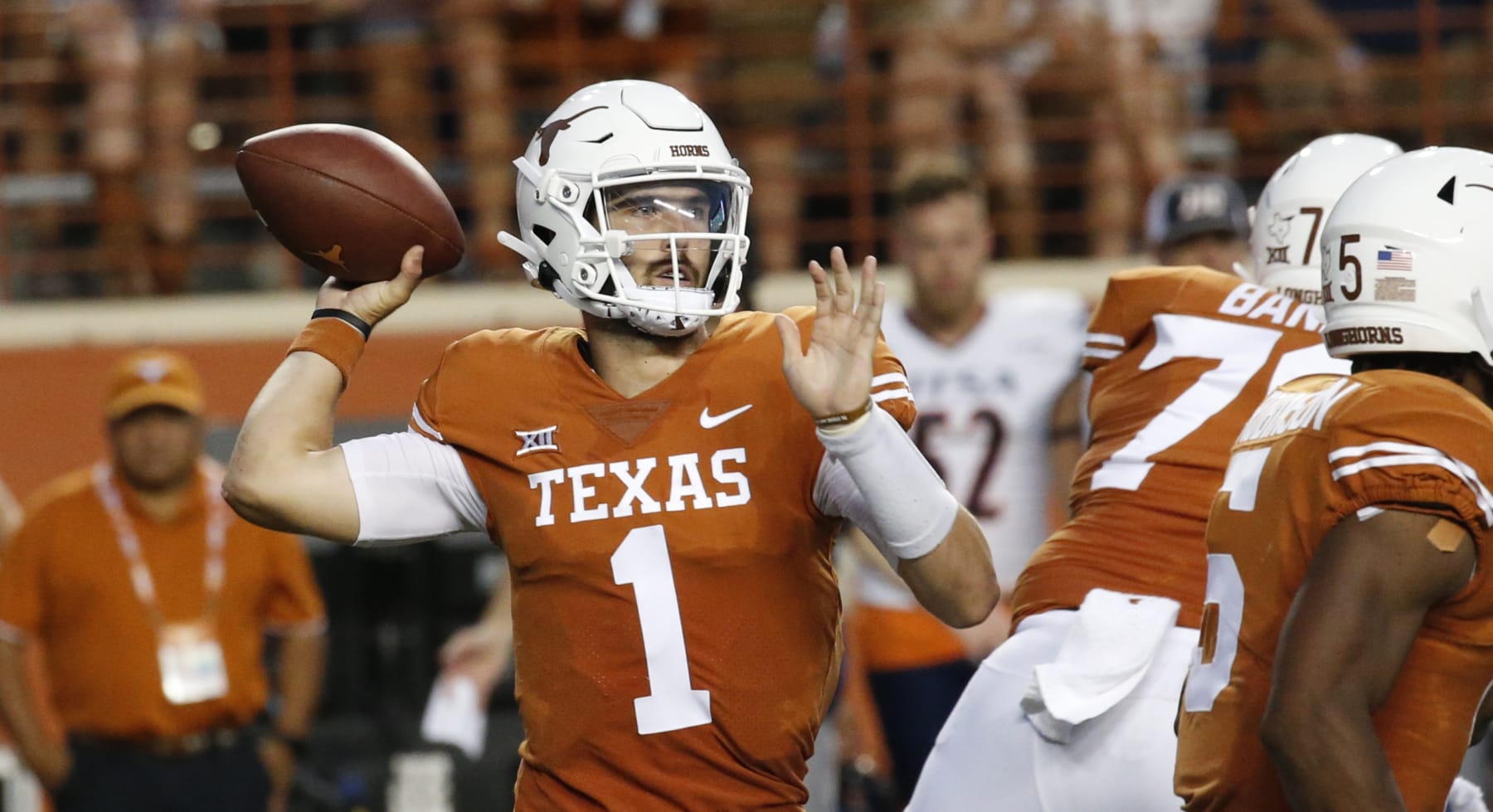 SAN ANTONIO, TX - SEPTEMBER 17: Hudson Card  #1 of the Texas Longhorns throws a pass against the UTSA Roadrunners at the Darrell K Royal-Texas Memorial Stadium on September 17, 2022 in San Antonio, Texas.  (Photo by Ronald Cortes/Getty Images)
