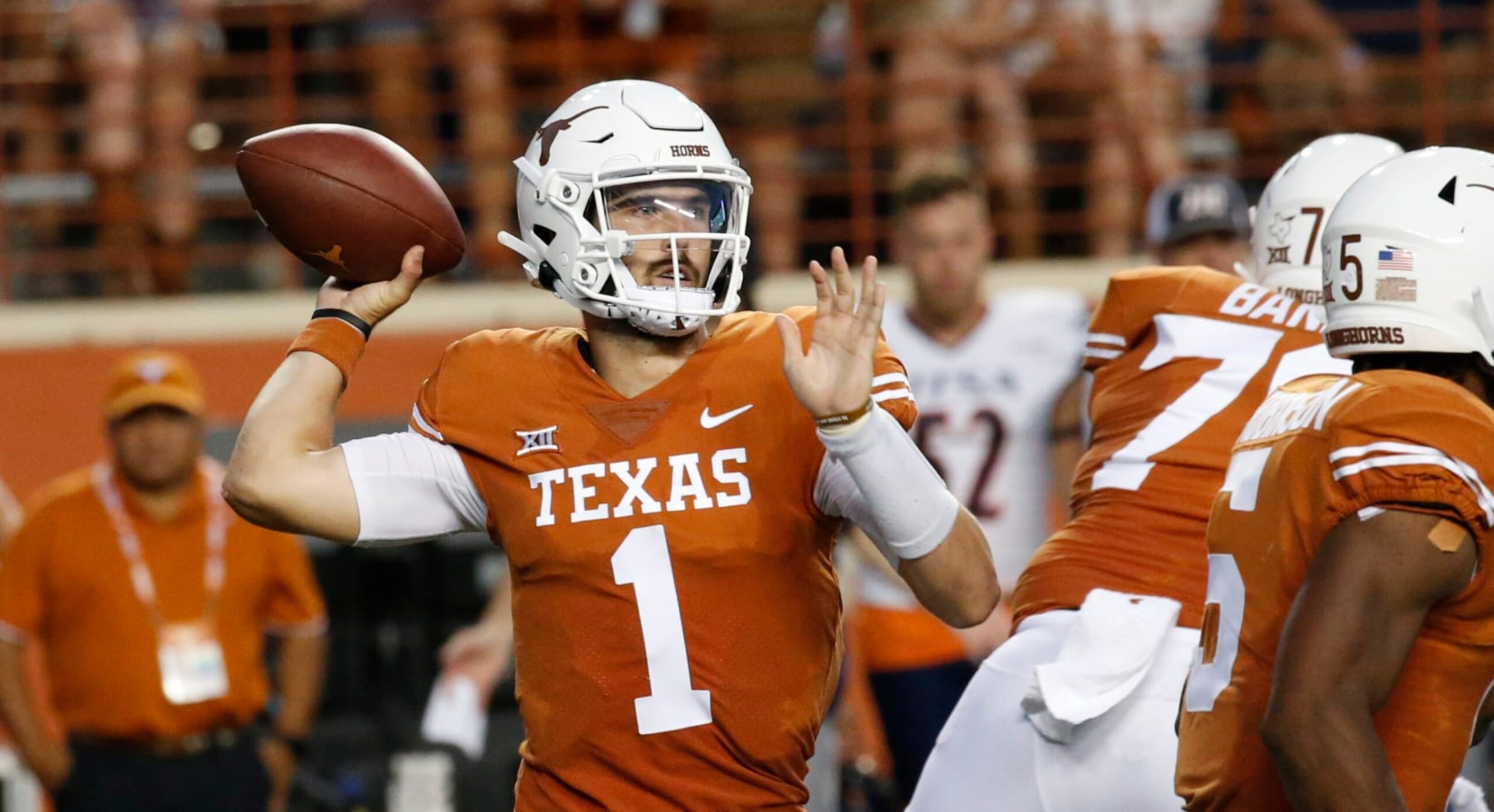 SAN ANTONIO, TX - SEPTEMBER 17: Hudson Card  #1 of the Texas Longhorns throws a pass against the UTSA Roadrunners at the Darrell K Royal-Texas Memorial Stadium on September 17, 2022 in San Antonio, Texas.  (Photo by Ronald Cortes/Getty Images)