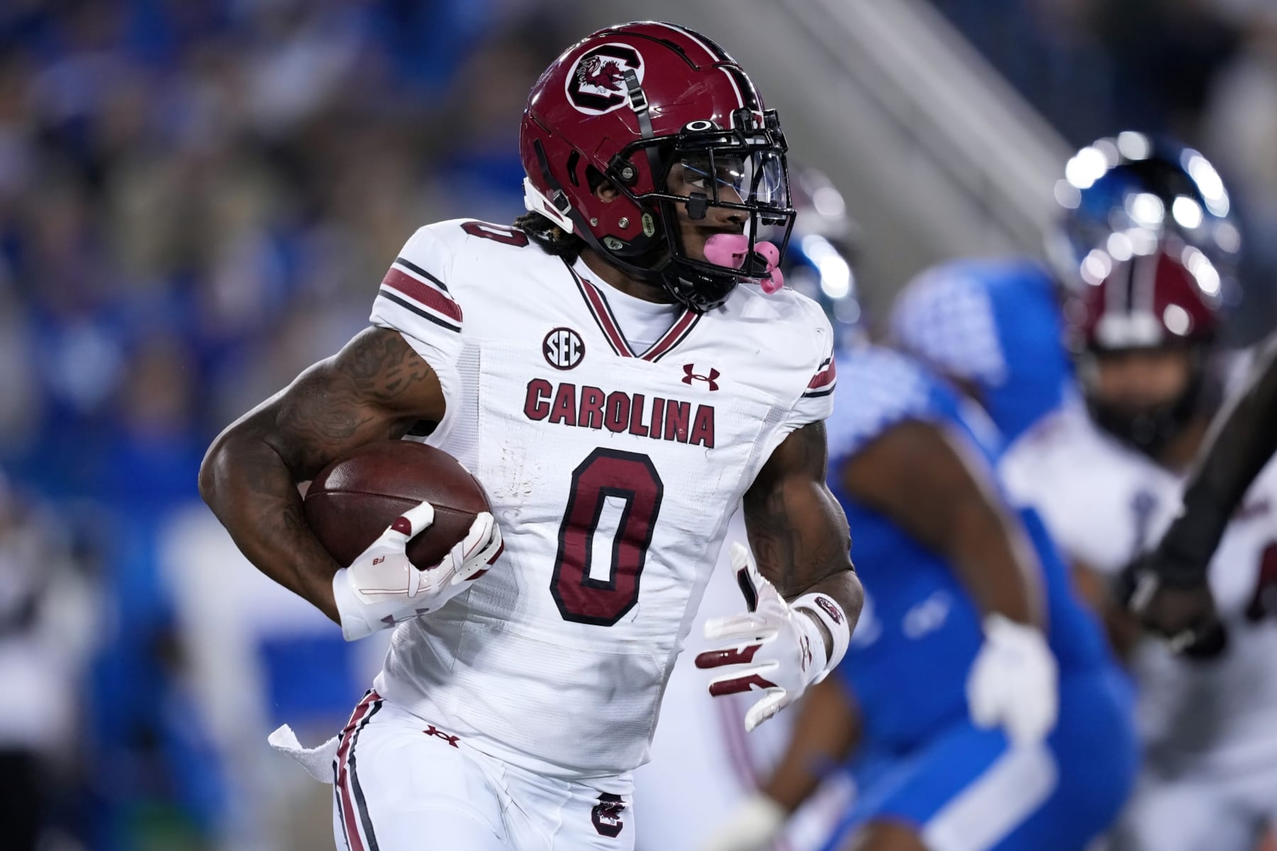 LEXINGTON, KENTUCKY - OCTOBER 08: Jaheim Bell #0 of the South Carolina Gamecocks runs with the ball in the third quarter against the Kentucky Wildcats at Kroger Field on October 08, 2022 in Lexington, Kentucky. (Photo by Dylan Buell/Getty Images)