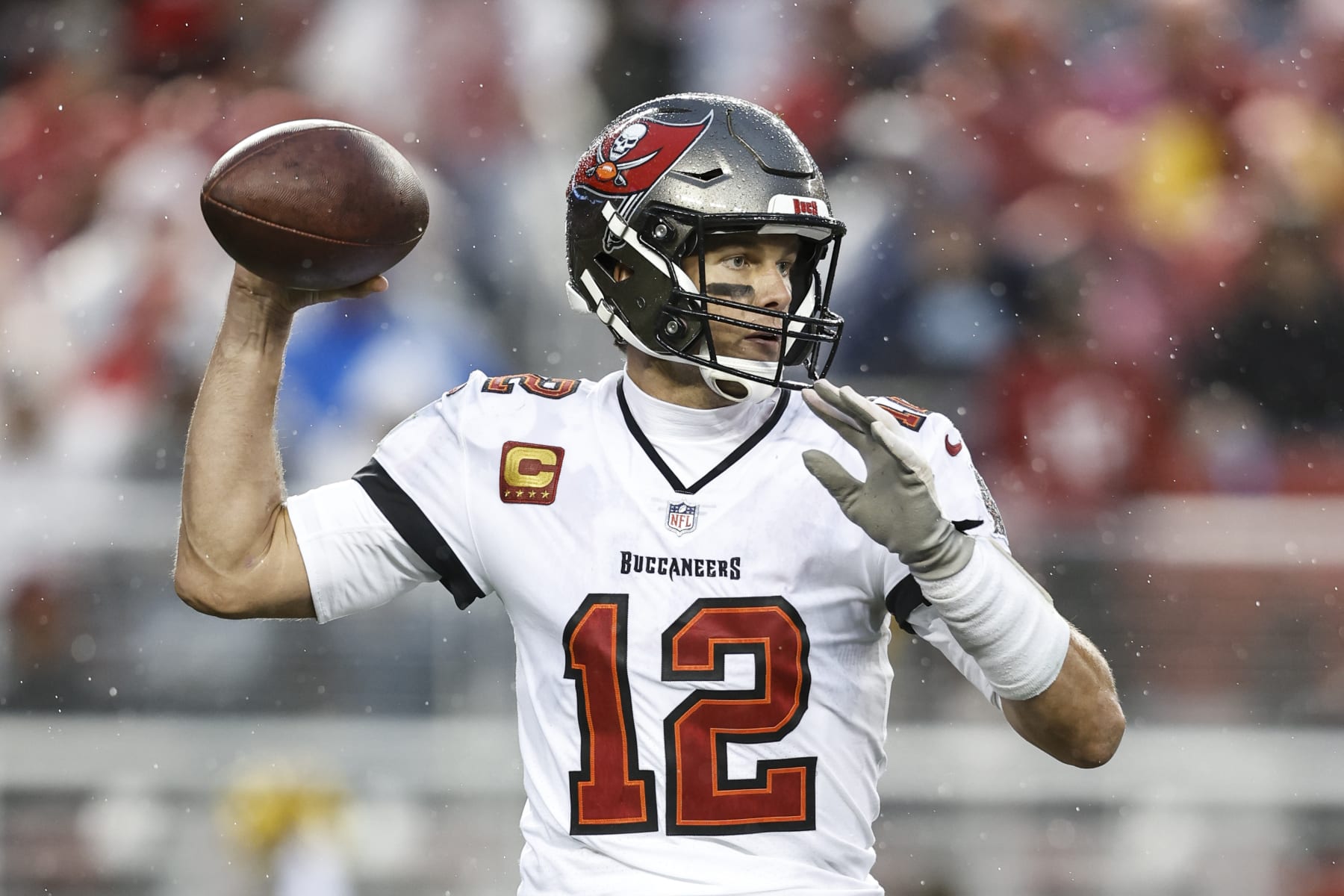 SANTA CLARA, CALIFORNIA - DECEMBER 11: Tom Brady #12 of the Tampa Bay Buccaneers passes during an NFL football game between the San Francisco 49ers and the Tampa Bay Buccaneers at Levi's Stadium on December 11, 2022 in Santa Clara, California. (Photo by Michael Owens/Getty Images)