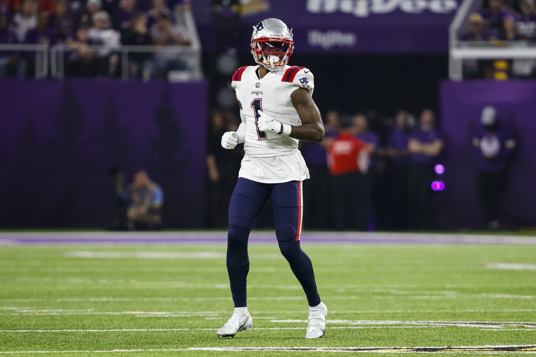 MINNEAPOLIS, MN - NOVEMBER 24: DeVante Parker #1 of the New England Patriots looks on against the Minnesota Vikings in the second quarter of the game at U.S. Bank Stadium in Minneapolis, Minnesota. The Vikings defeated the Patriots 33-26. (Photo by David Berding/Getty Images)