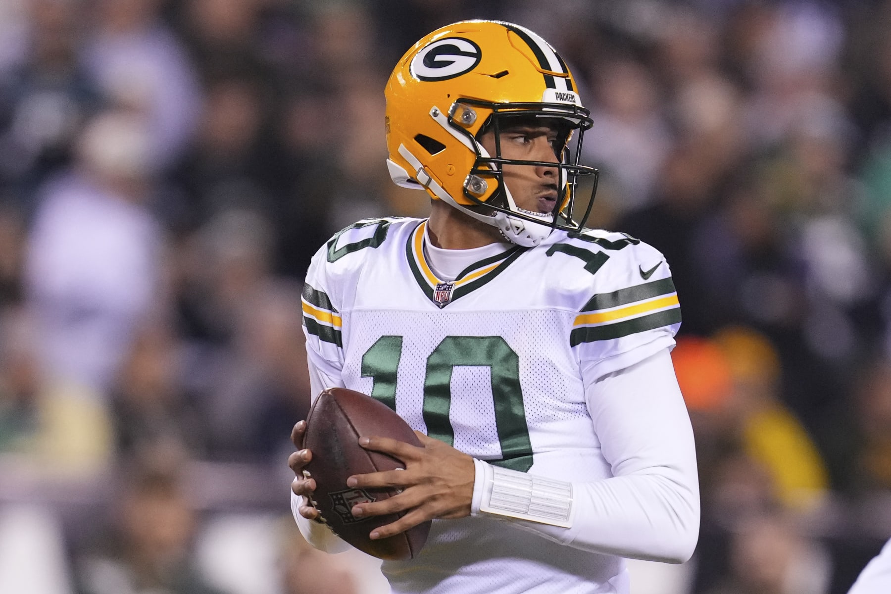 PHILADELPHIA, PA - NOVEMBER 27: Jordan Love #10 of the Green Bay Packers looks to pass the ball against the Philadelphia Eagles at Lincoln Financial Field on November 27, 2022 in Philadelphia, Pennsylvania. (Photo by Mitchell Leff/Getty Images)