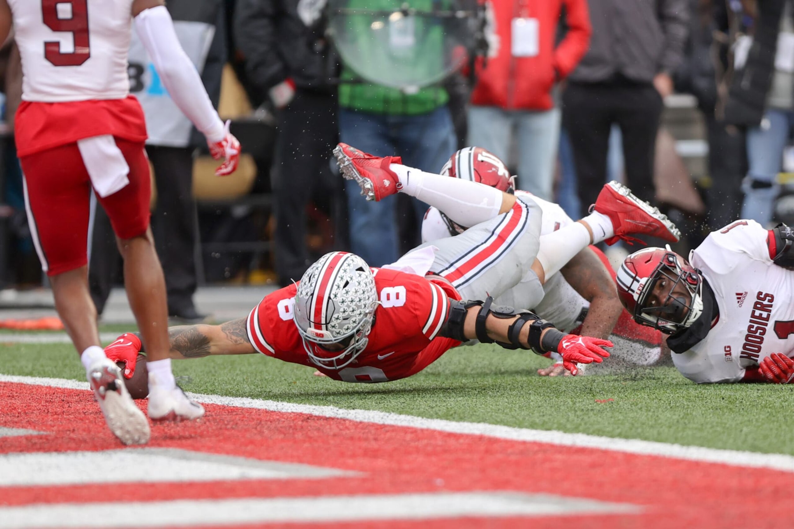 COLUMBUS, OH - NOVEMBER 12: Ohio State Buckeyes tight end Cade Stover (8) reaches the ball over the goal line as he scores on a 12-yard pass during the third quarter of the college football game between the Indiana Hoosiers and Ohio State Buckeyes on November 12, 2022, at Ohio Stadium in Columbus, OH. (Photo by Frank Jansky/Icon Sportswire via Getty Images) COLUMBUS, OH - NOVEMBER 12: Ohio State Buckeyes tight end Cade Stover (8) reaches the ball over the goal line as he scores on a 12-yard pass during the third quarter of the college football game between the Indiana Hoosiers and Ohio State Buckeyes on November 12, 2022, at Ohio Stadium in Columbus, OH. (Photo by Frank Jansky/Icon Sportswire via Getty Images)