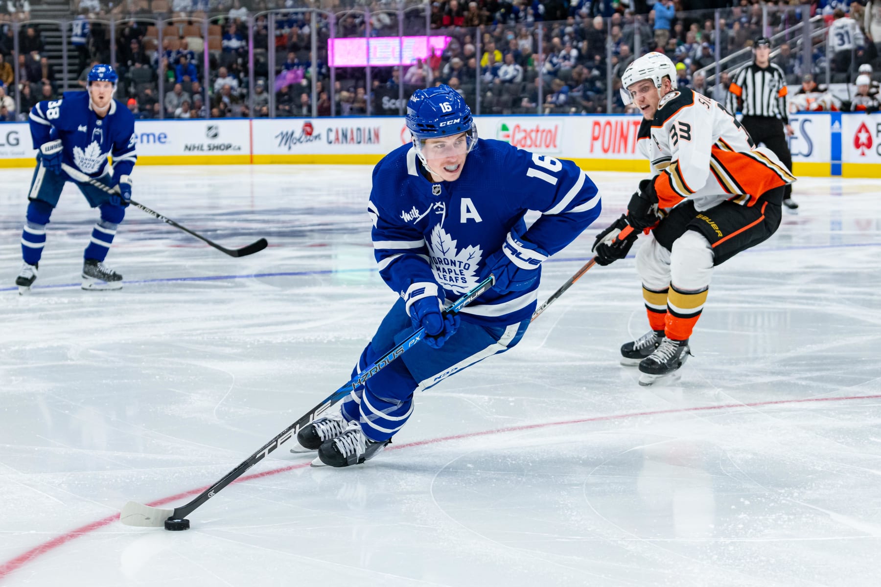 TORONTO, ON - DECEMBER 13: Toronto Maple Leafs Right Wing Mitchell Marner (16) skates with the puck during the NHL regular season game between the Anaheim Ducks and the Toronto Maple Leafs on December 13, 2022, at Scotiabank Arena in Toronto, ON, Canada. (Photo by Julian Avram/Icon Sportswire via Getty Images)