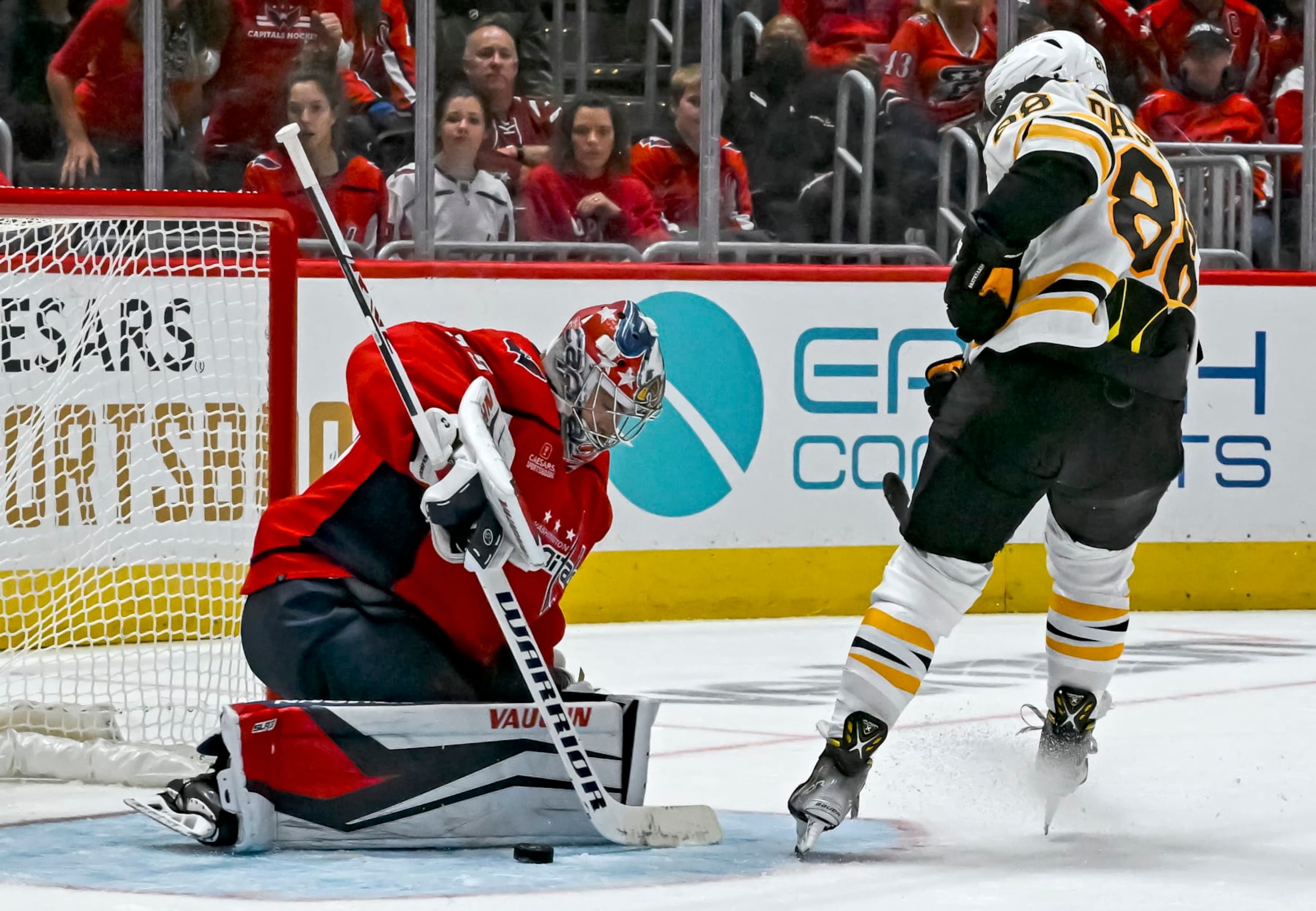 WASHINGTON, DC - OCTOBER 12: Washington Capitals goaltender Darcy Kuemper (35) makes a save on shot by Boston Bruins right wing David Pastrnak (88) during the Boston Bruins game versus the Washington Capitals on October 12, 2022 at the Capital One Arena in Washington, D.C. (Photo by Mark Goldman/Icon Sportswire via Getty Images) WASHINGTON, DC - OCTOBER 12: Washington Capitals goaltender Darcy Kuemper (35) makes a save on shot by Boston Bruins right wing David Pastrnak (88) during the Boston Bruins game versus the Washington Capitals on October 12, 2022 at the Capital One Arena in Washington, D.C. (Photo by Mark Goldman/Icon Sportswire via Getty Images)