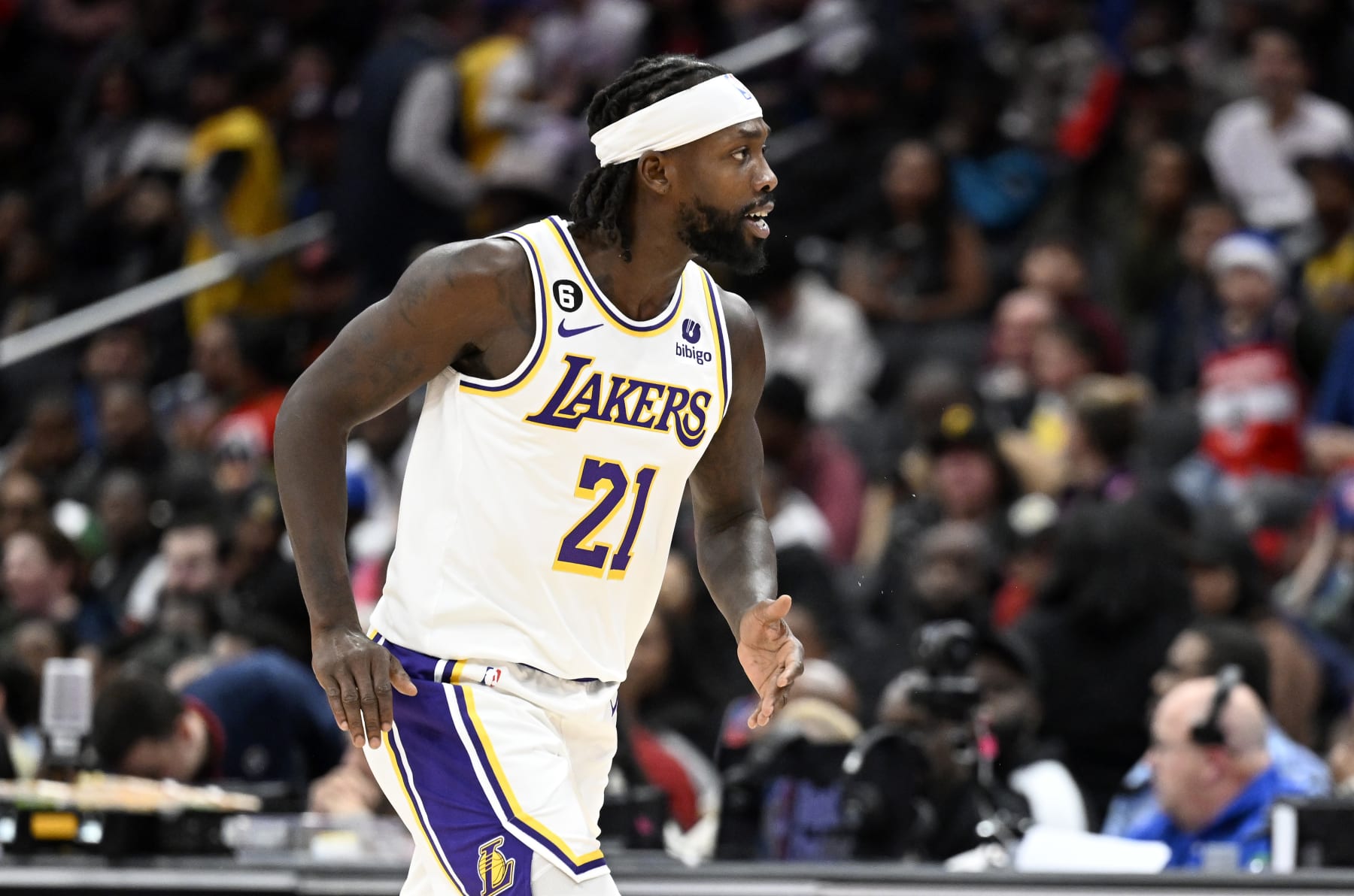 WASHINGTON, DC - DECEMBER 04: Patrick Beverley #21 of the Los Angeles Lakers plays against the Washington Wizards at Capital One Arena on December 04, 2022 in Washington, DC. NOTE TO USER: User expressly acknowledges and agrees that, by downloading and or using this photograph, User is consenting to the terms and conditions of the Getty Images License Agreement.  (Photo by G Fiume/Getty Images)