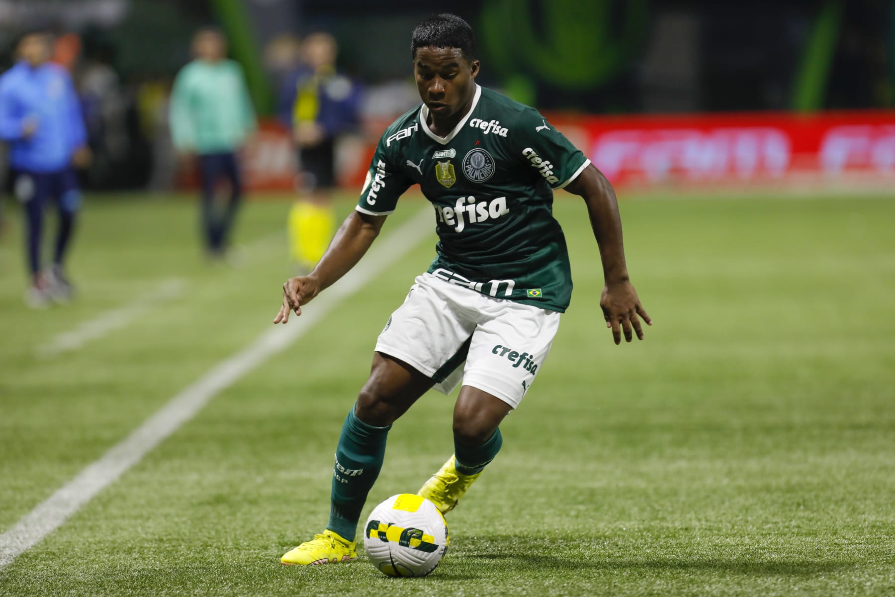 SAO PAULO, BRAZIL - NOVEMBER 09: Endrick of Palmeiras runs with the ball during the match between Palmeiras and America MG as part of Brasileirao Series A 2022 at Allianz Parque on November 09, 2022 in Sao Paulo, Brazil. (Photo by Ricardo Moreira/Getty Images)