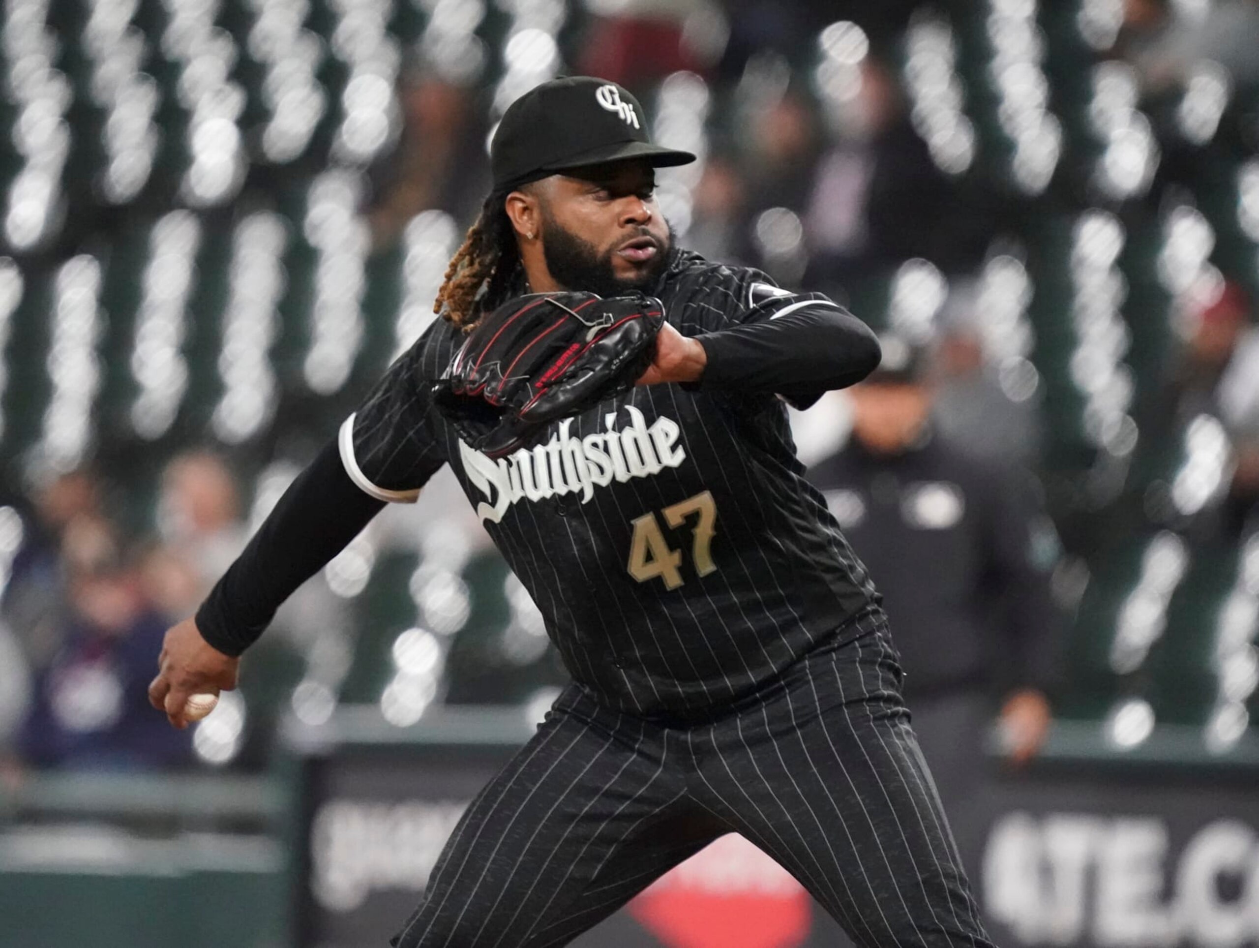CHICAGO, ILLINOIS - OCTOBER 03: Johnny Cueto #47 of the Chicago White Sox throws a pitch against the Minnesota Twins at Guaranteed Rate Field on October 03, 2022 in Chicago, Illinois. (Photo by Nuccio DiNuzzo/Getty Images)